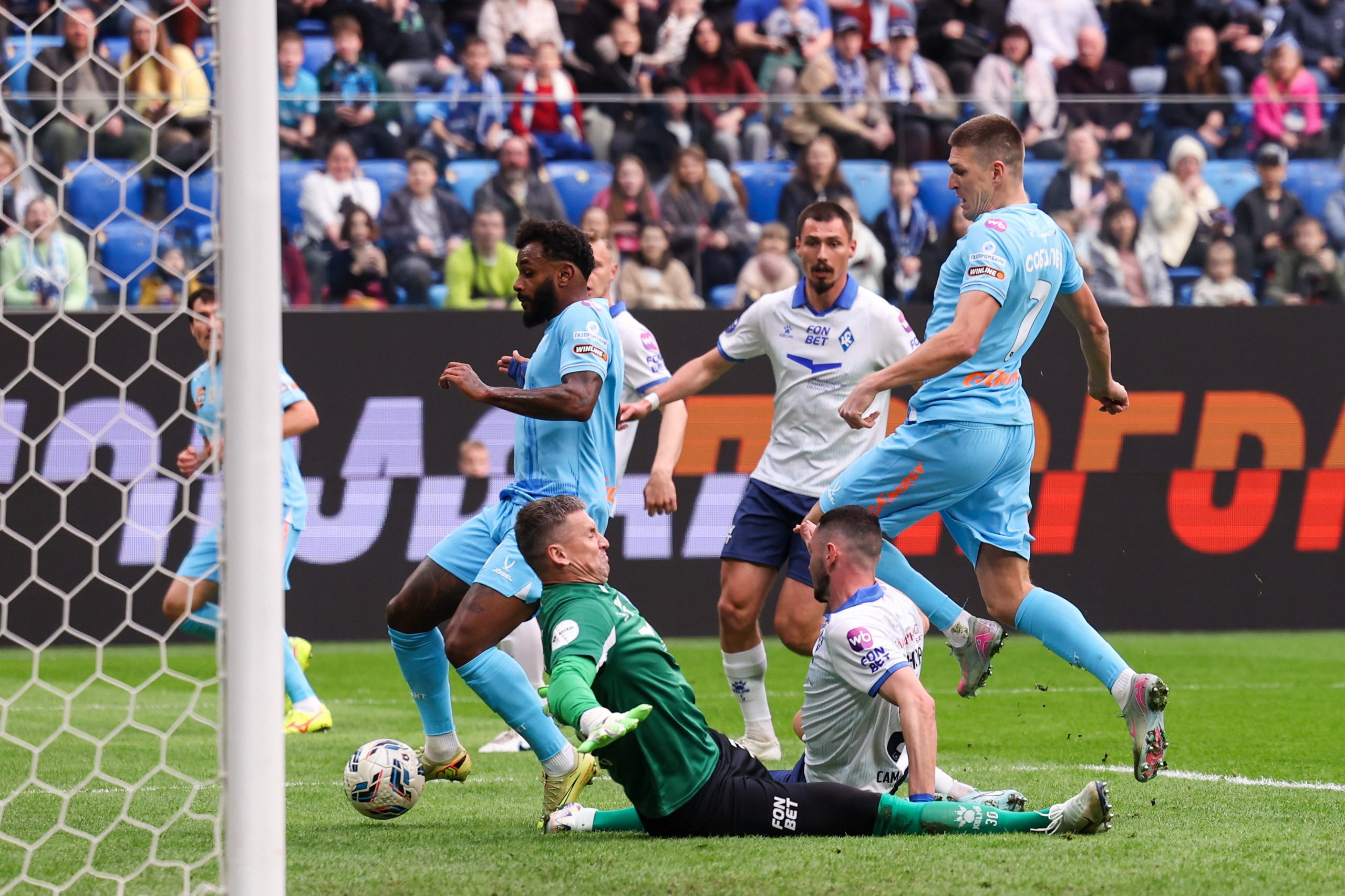 ФК «Зенит» — ФК «Крылья советов». Спортивный и репортажный фотограф Антон Тереханов