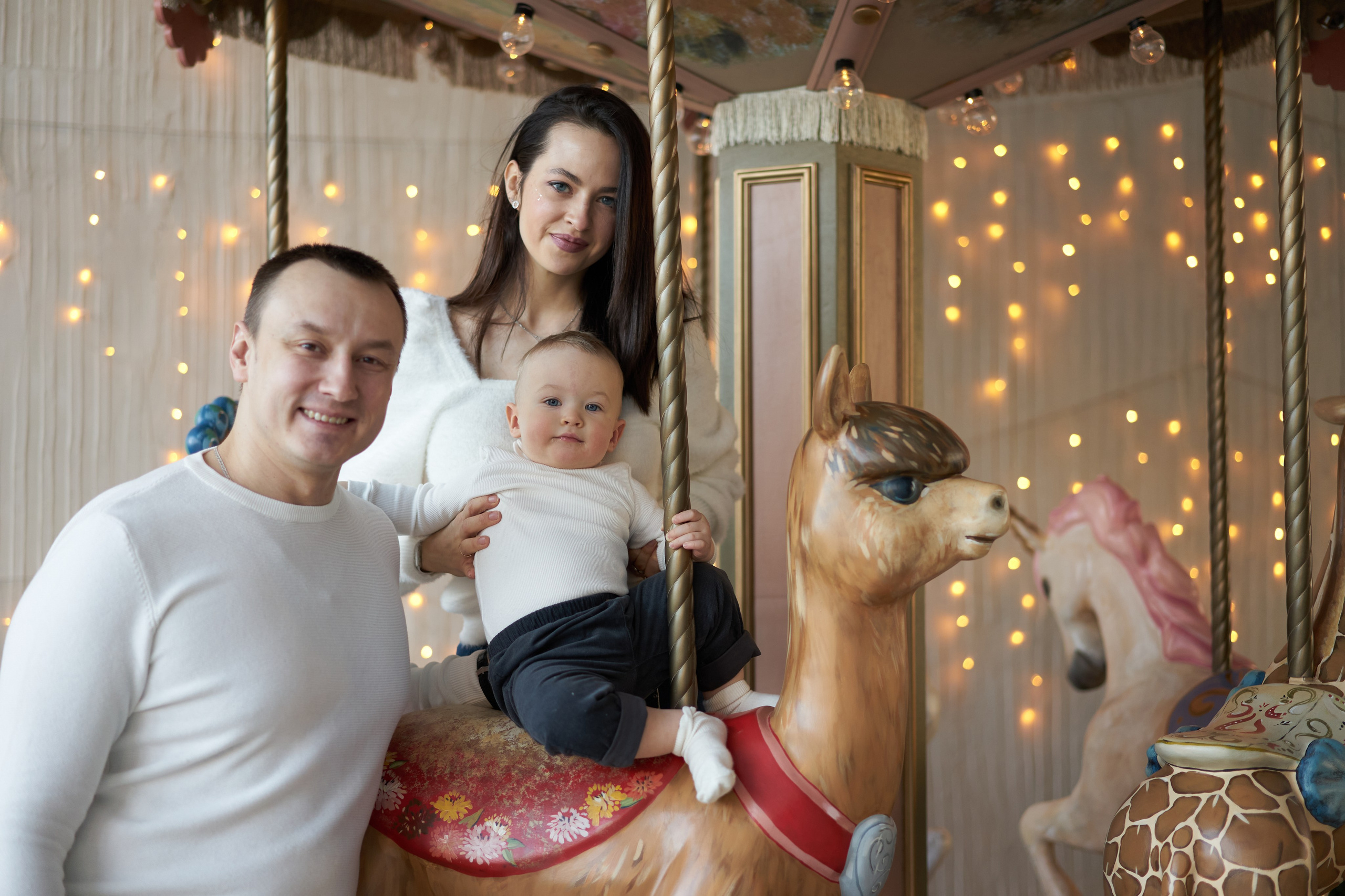 Семейная фотосессия в студии. Фотограф Екатеринбург Кокшарова Александра