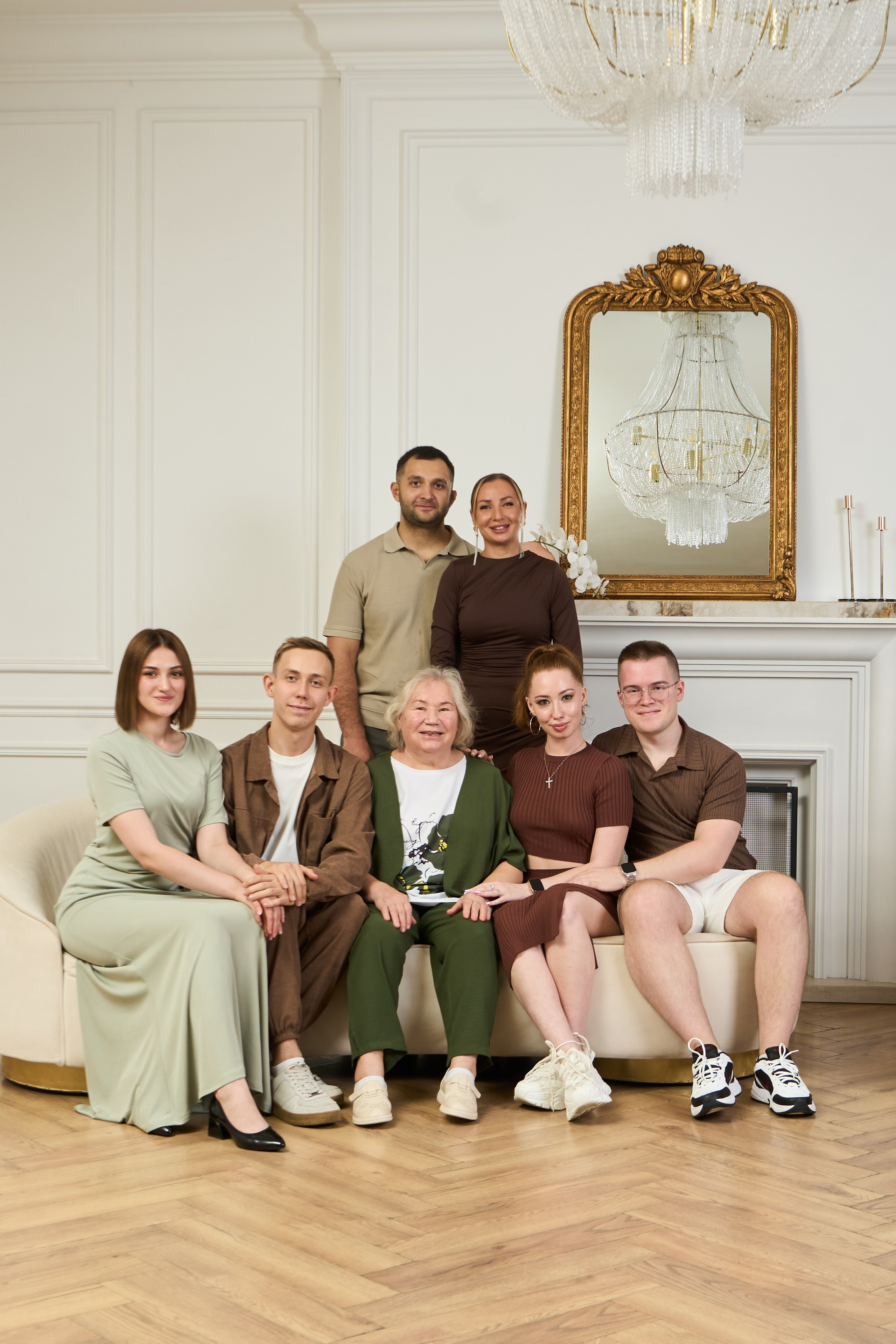 Портретная съемка большой семьи с искусственным светом в студии. Фотограф Екатеринбург Кокшарова Александра