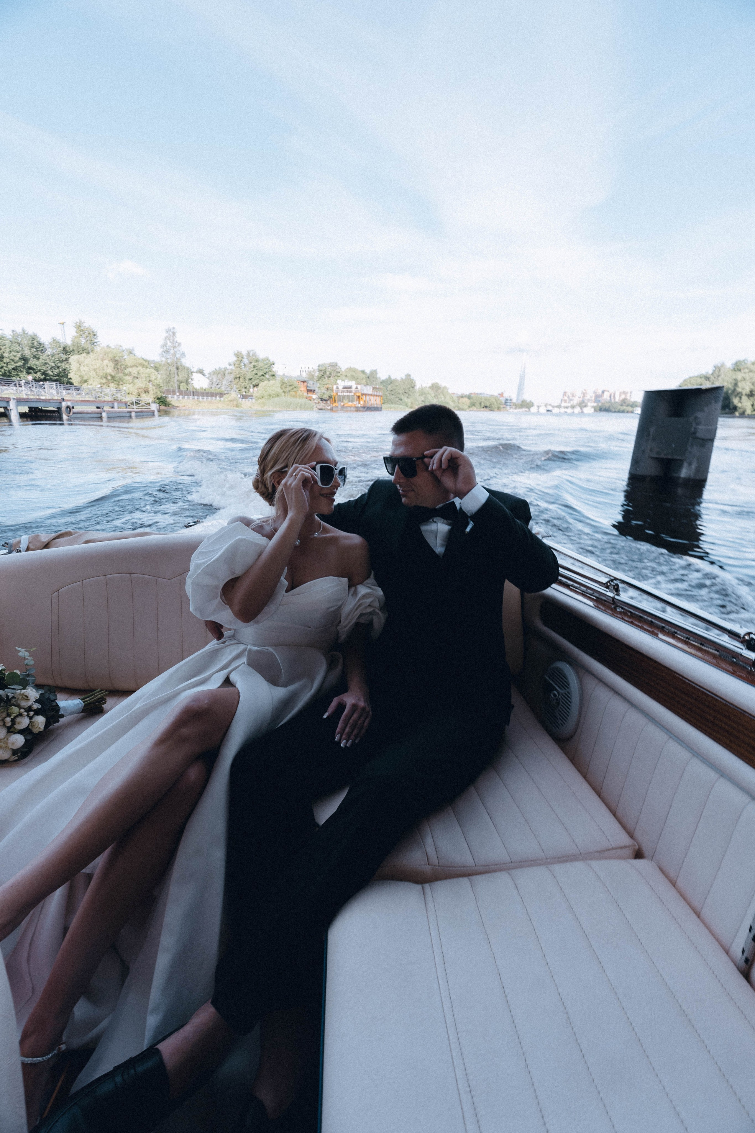 СВАДЕНБНАЯ СЬЕМКА НА КАТЕРЕ ПО КАНАЛАМ САНКТ-ПЕТЕРБУРГА И В АКВАТОРИИ НЕВЫ. Профессиональный фотограф, Санкт-Петербург — Виктория Богомолова