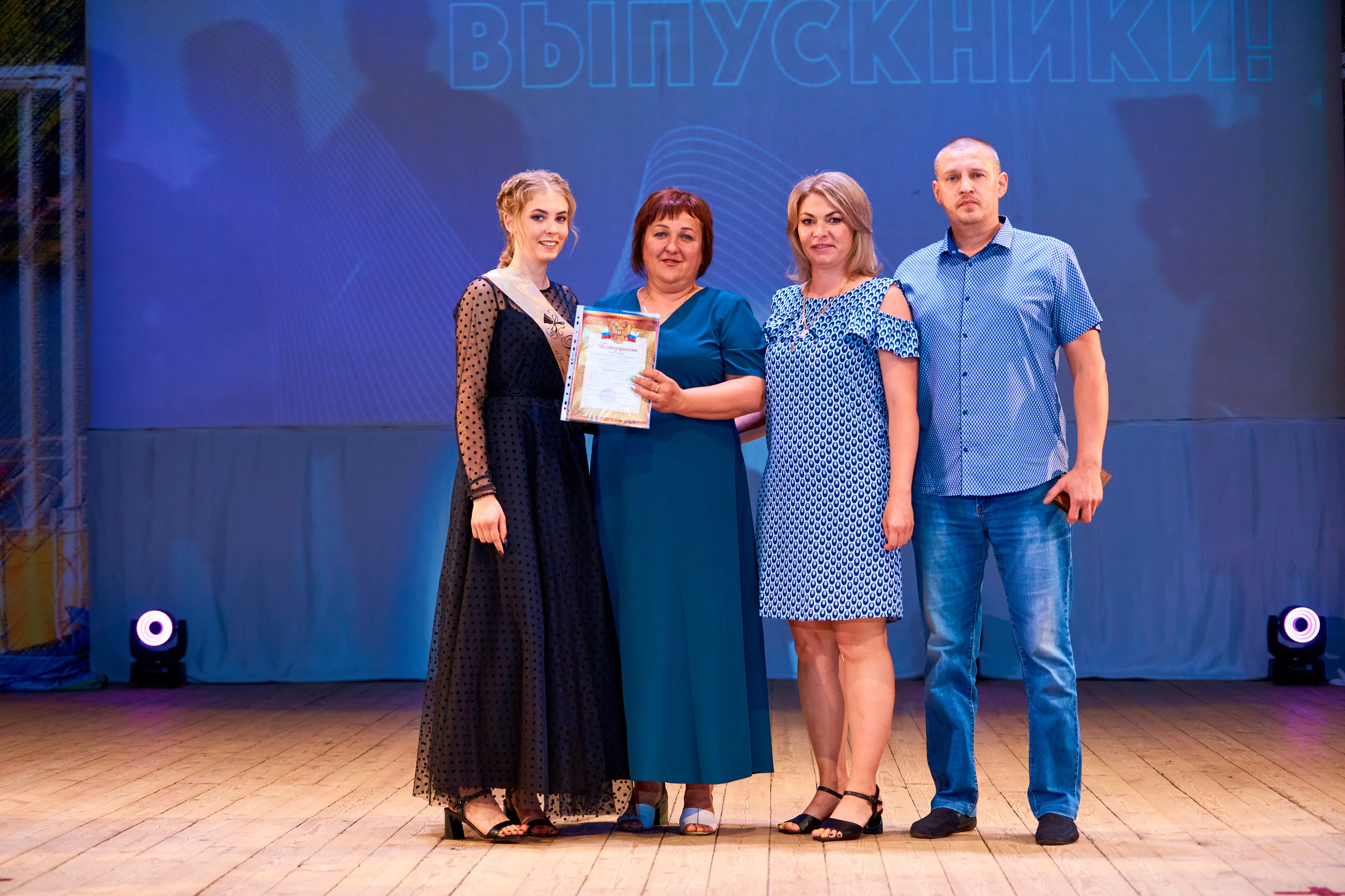 Вручение аттестатов 2023. 11 класс. Childrenfoto.ru