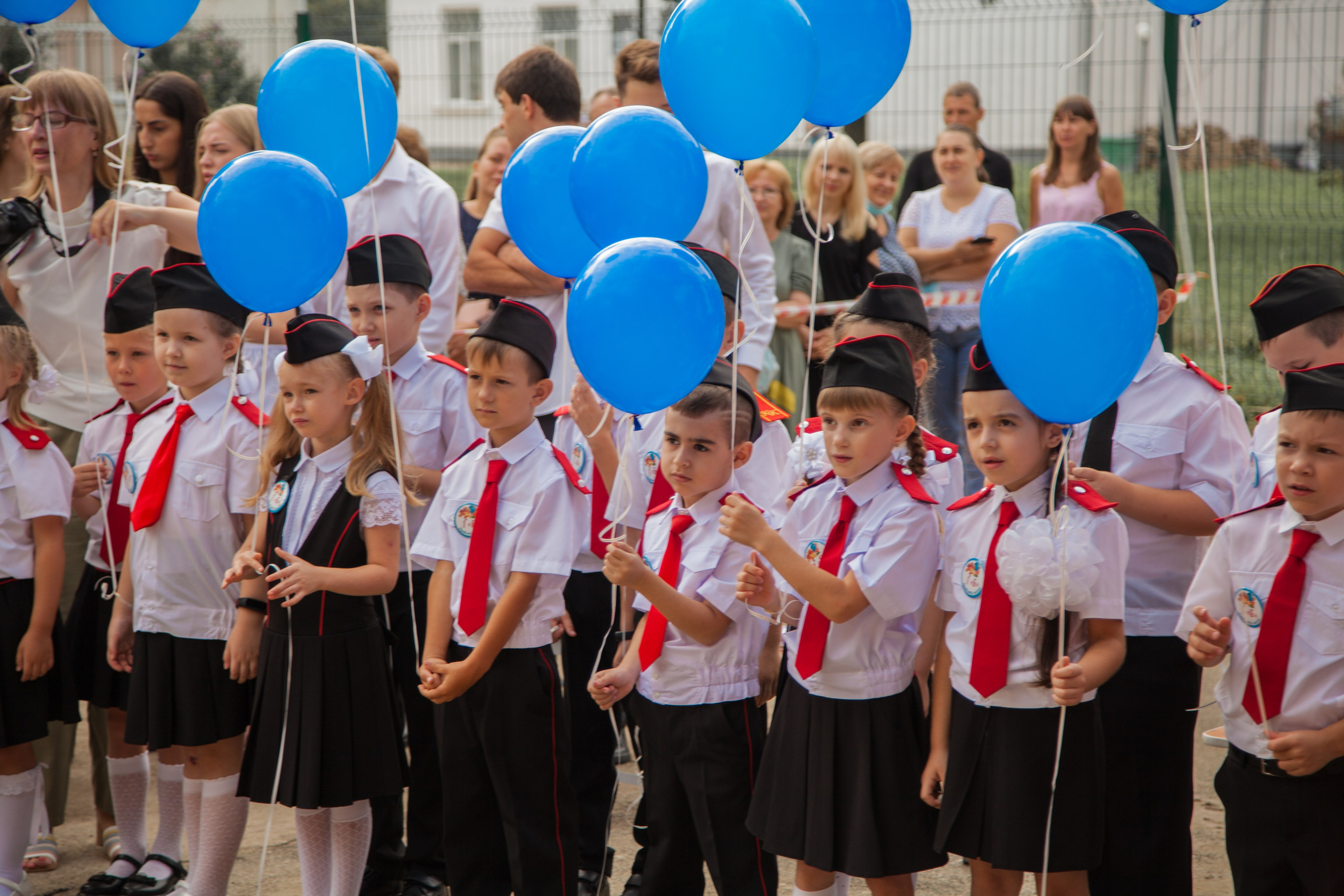 Линейка 1 сентября. Свадебный и семейный фотограф в Армавире