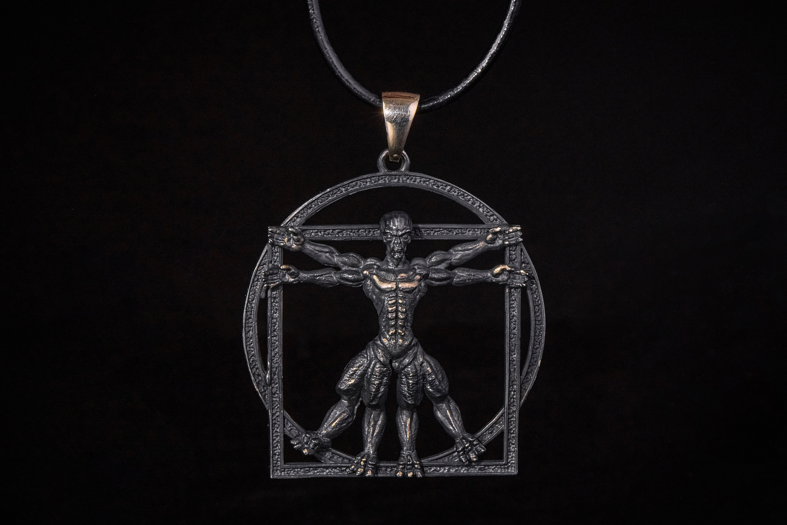 Мужская бижутерия на чёрном фоне. Фотограф Яковлев Роман — Красноярск