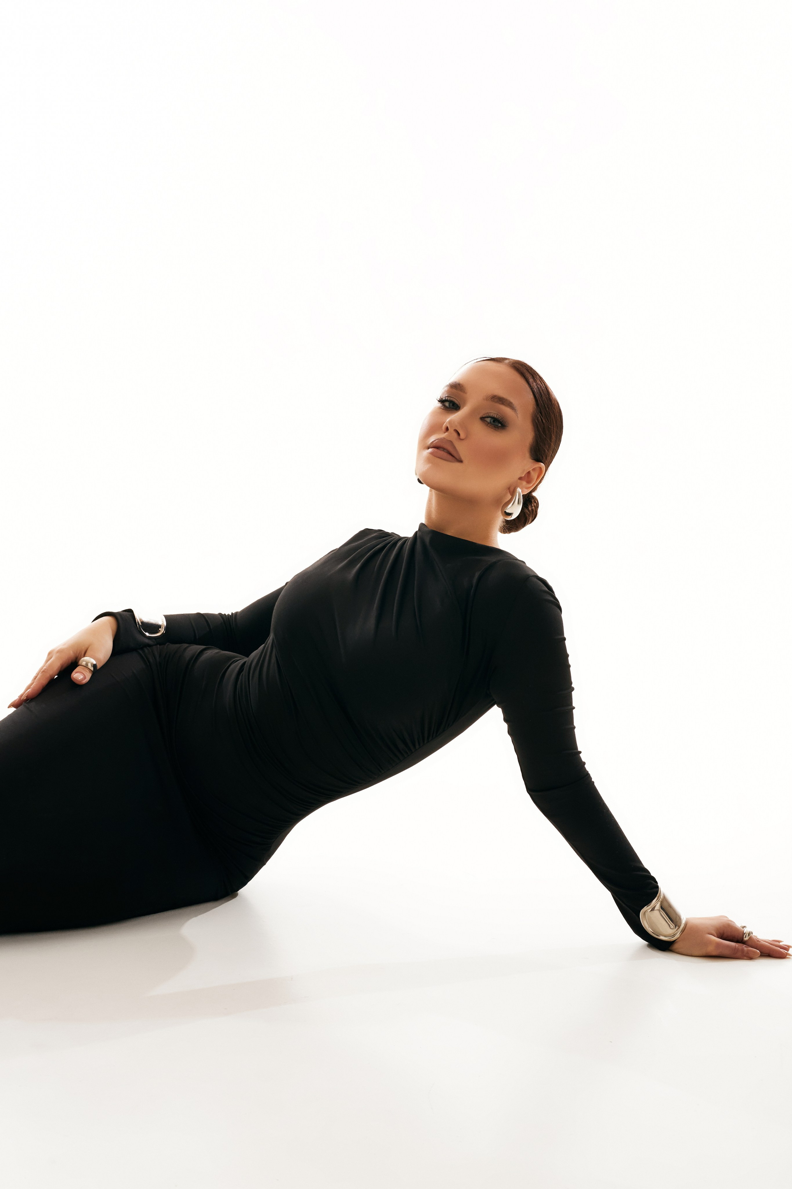 White background. Ксения Исакова — фотограф Кострома