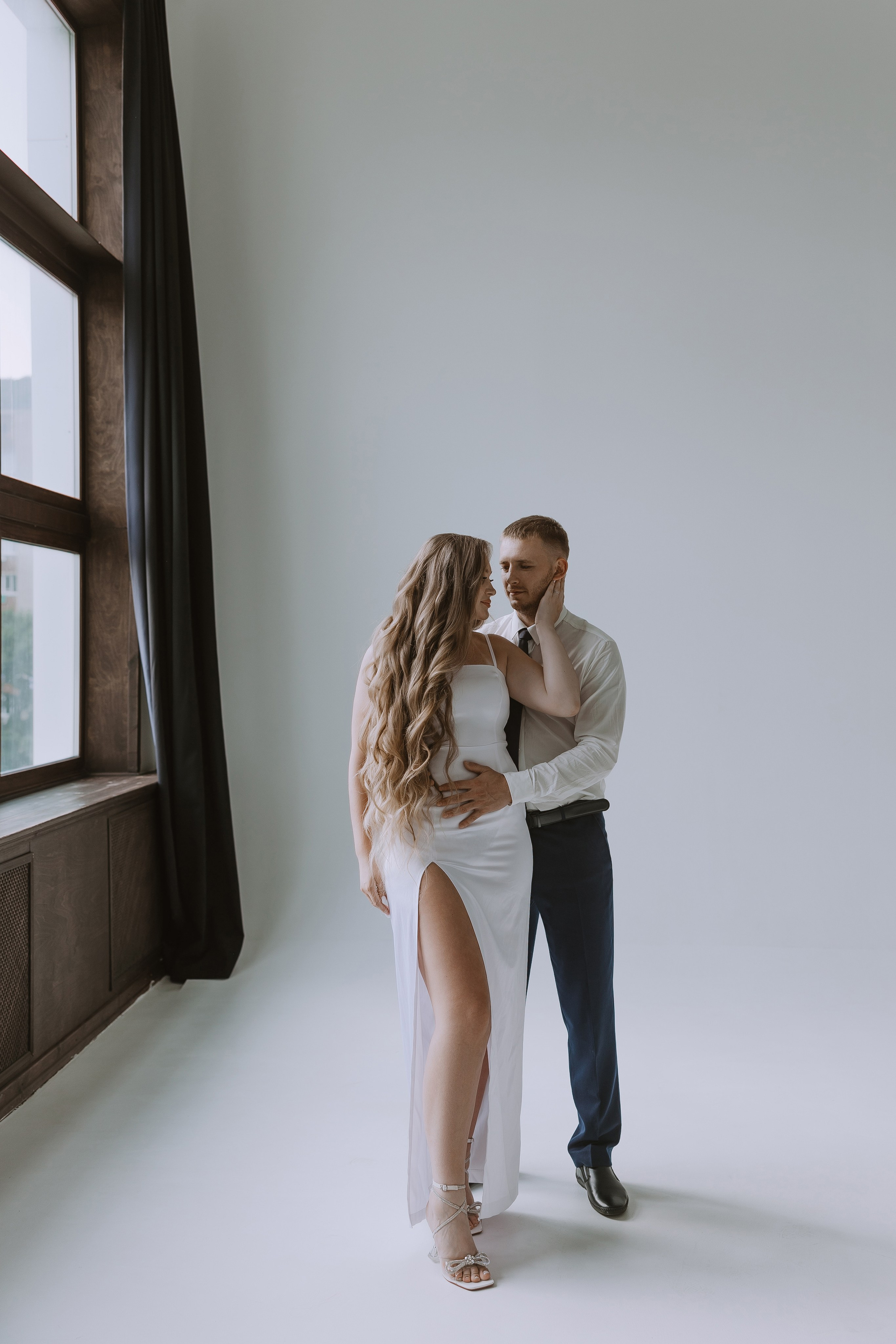 Wedding photoshoot in the studio. Your photographer in Busan (South Korea) Aleksandra Anufriy