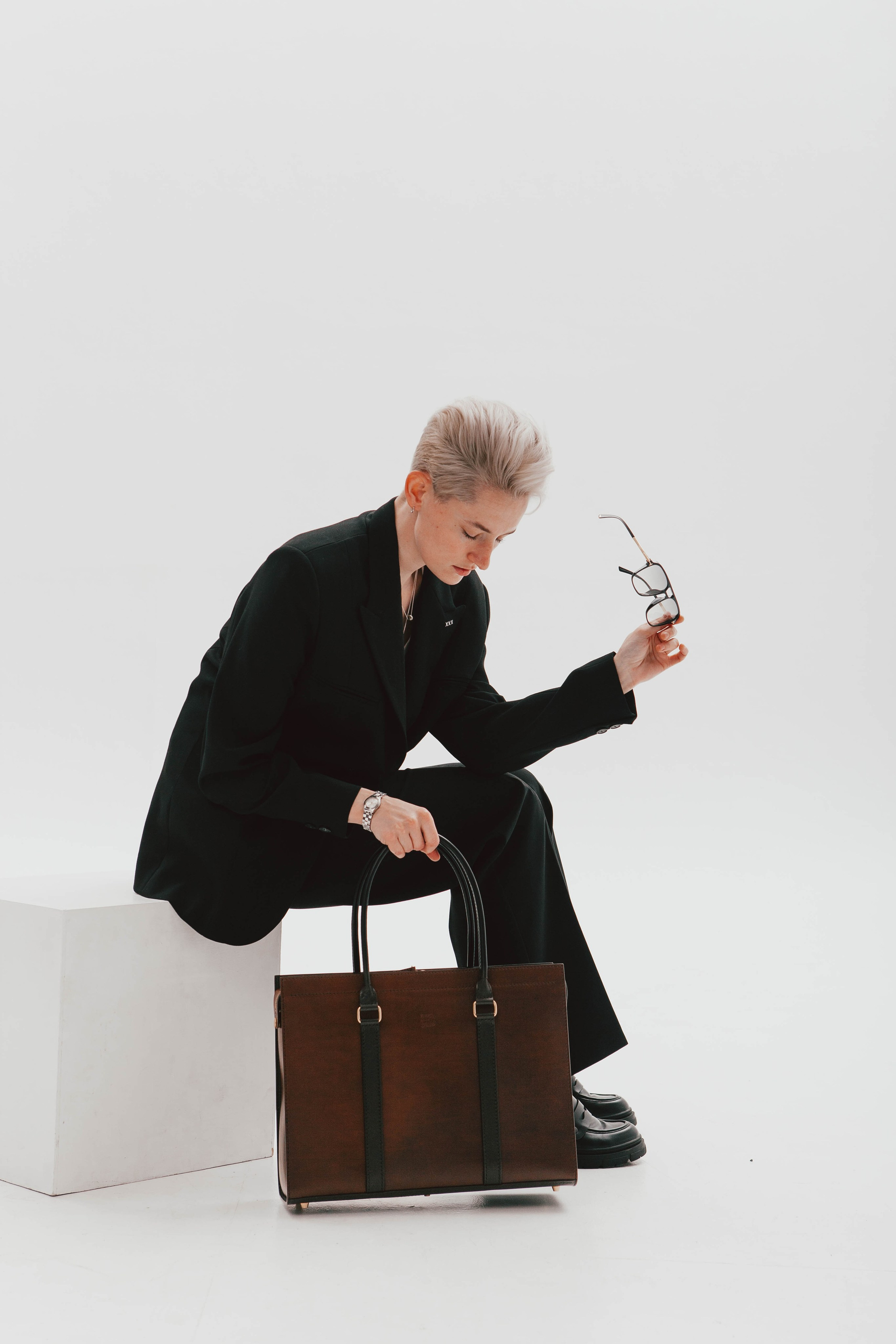 Анна Гречаная и изделие Дана Настаса 💼. Фотограф Ольга Крукле