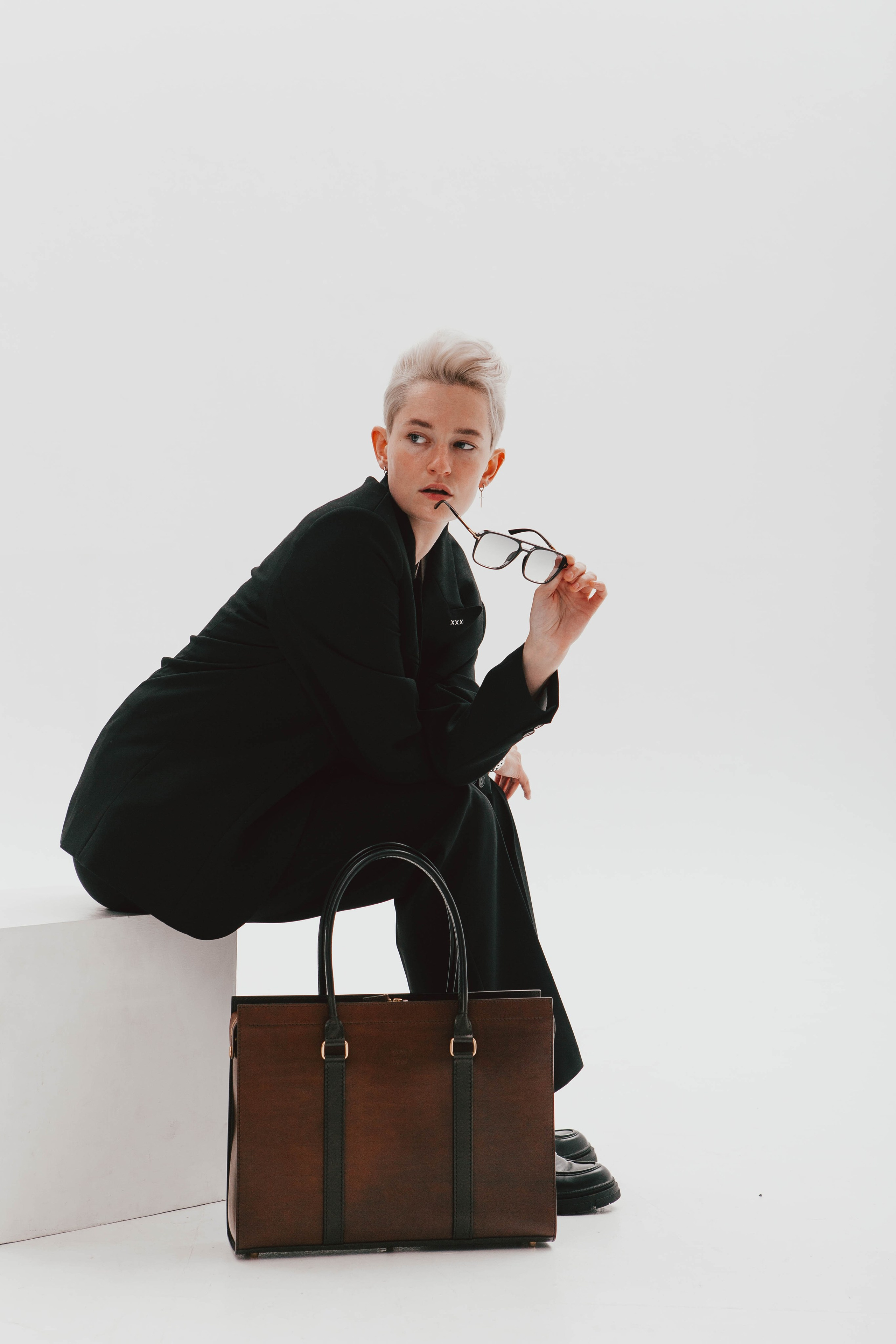 Анна Гречаная и изделие Дана Настаса 💼. Фотограф Ольга Крукле