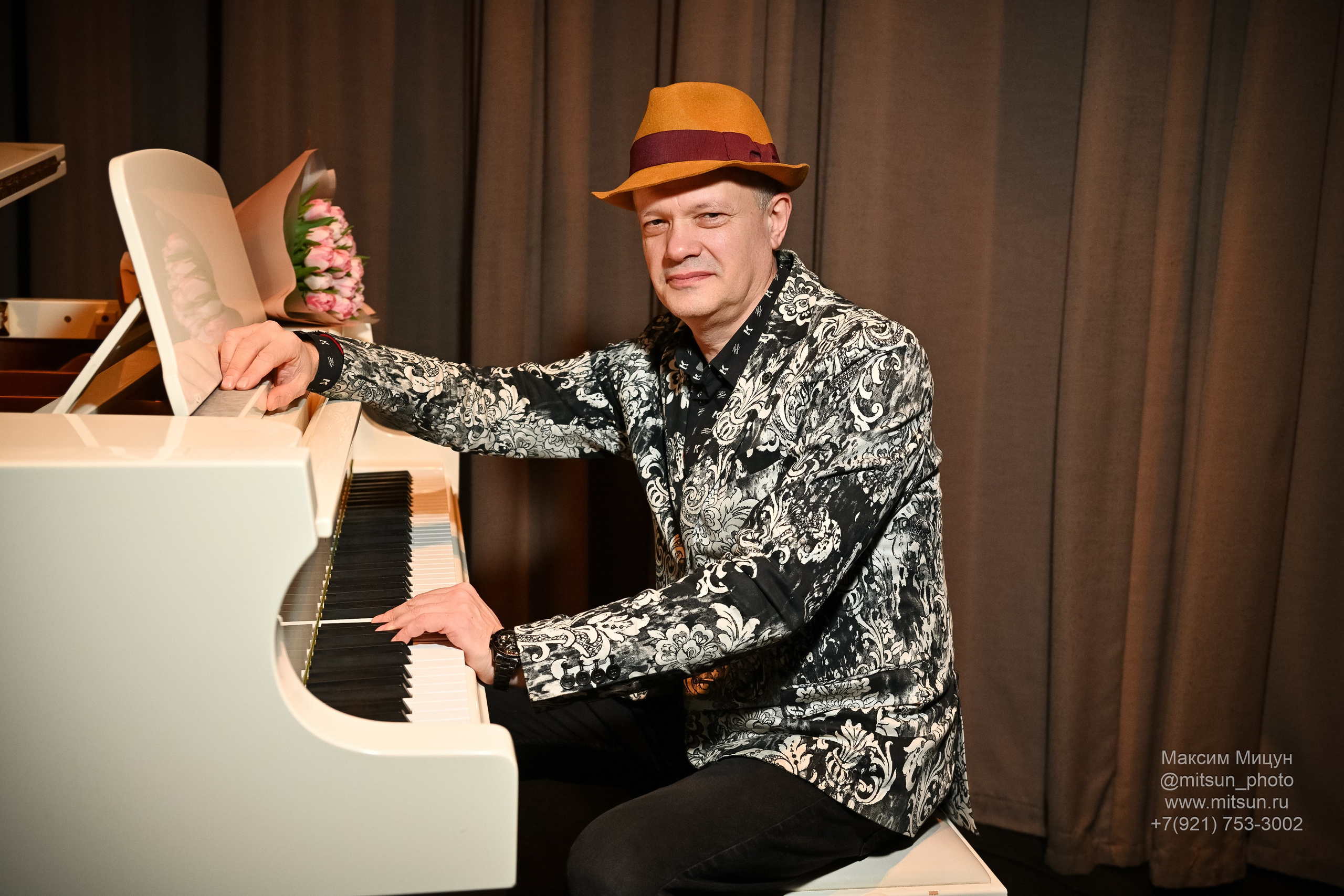 Портреты в студии. Фотограф Максим Мицун. Портрет, свадьба, репортаж, каталог