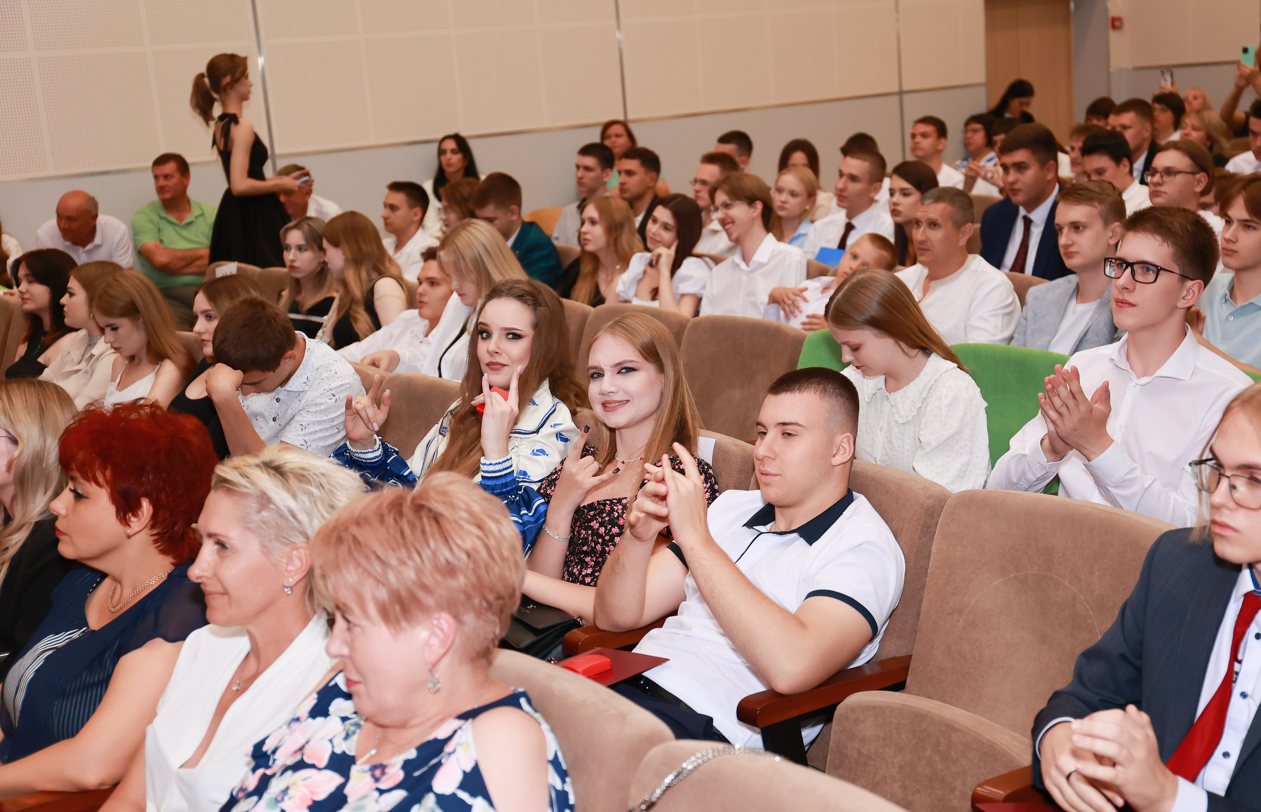 Вручение аттестатов Гимназия 87. Детский семейный фотограф Краснодар