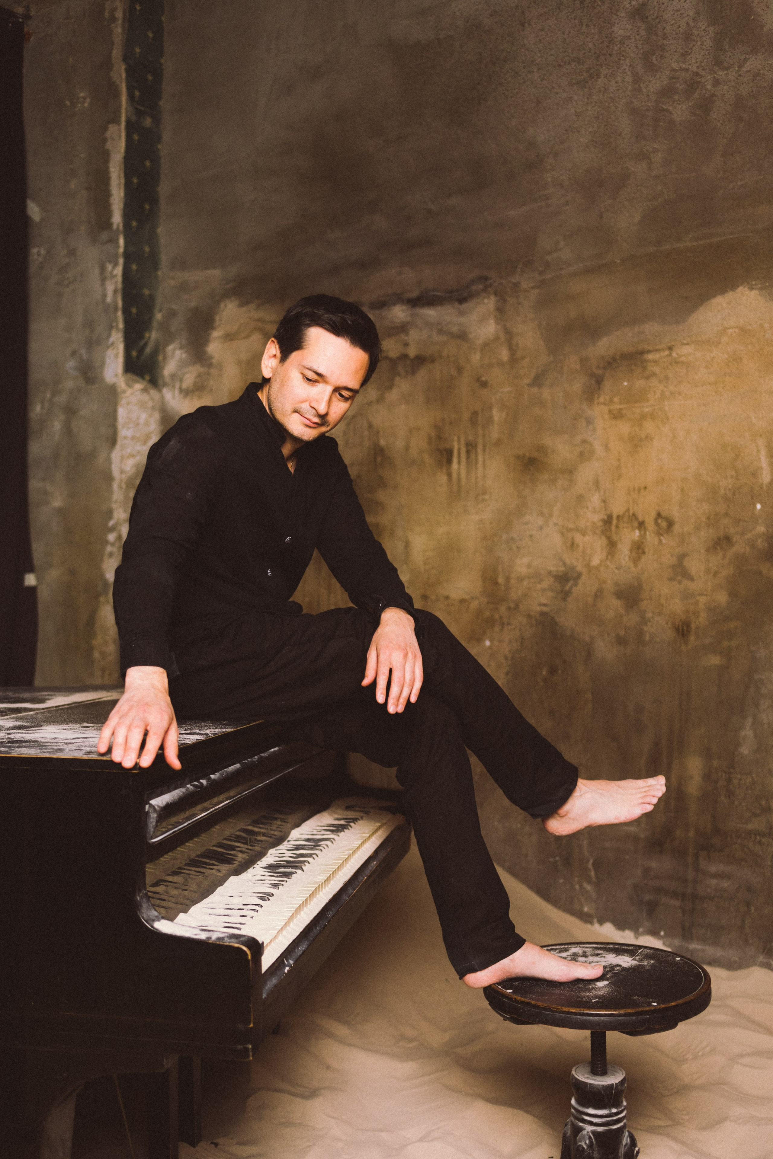 Александр. Студия