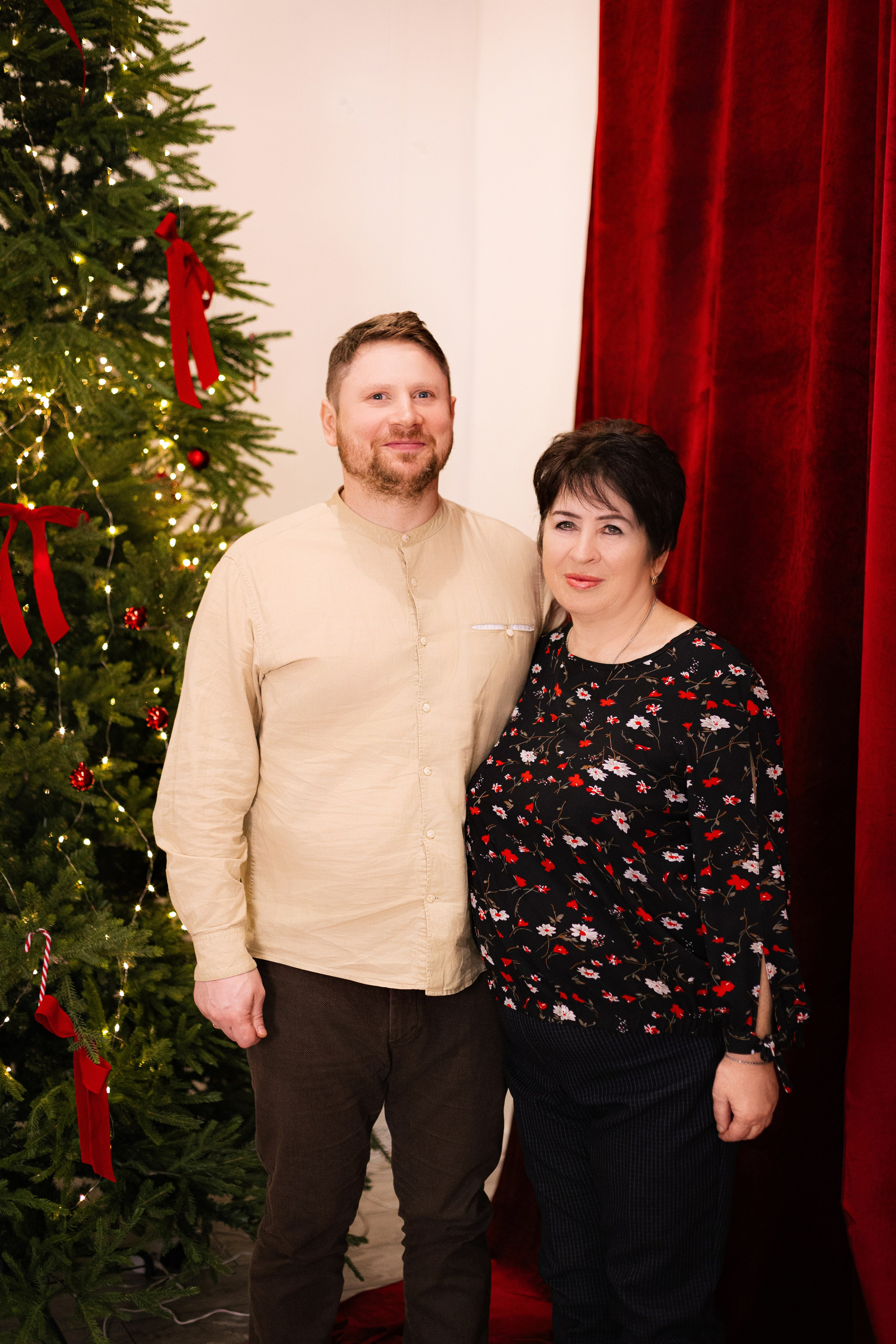 Ольга, Павел и Рома с бабушками. Фотограф ВИКА МЕДУЗА