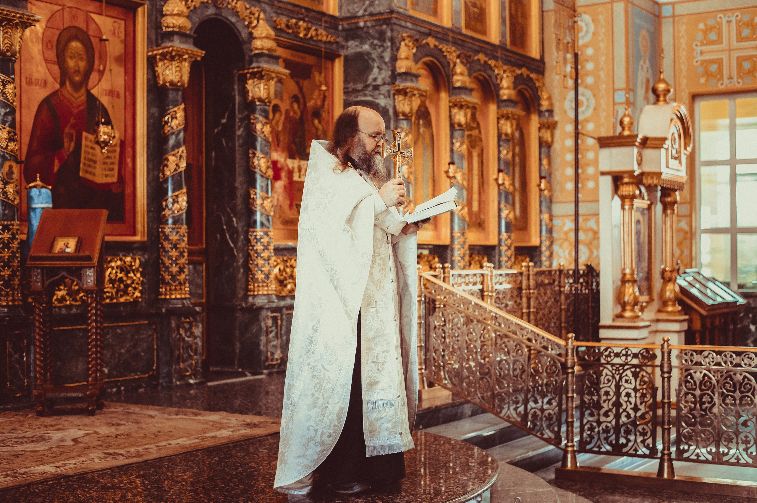 Съемка венчания в Москве. Фотосессия таинства в церкви