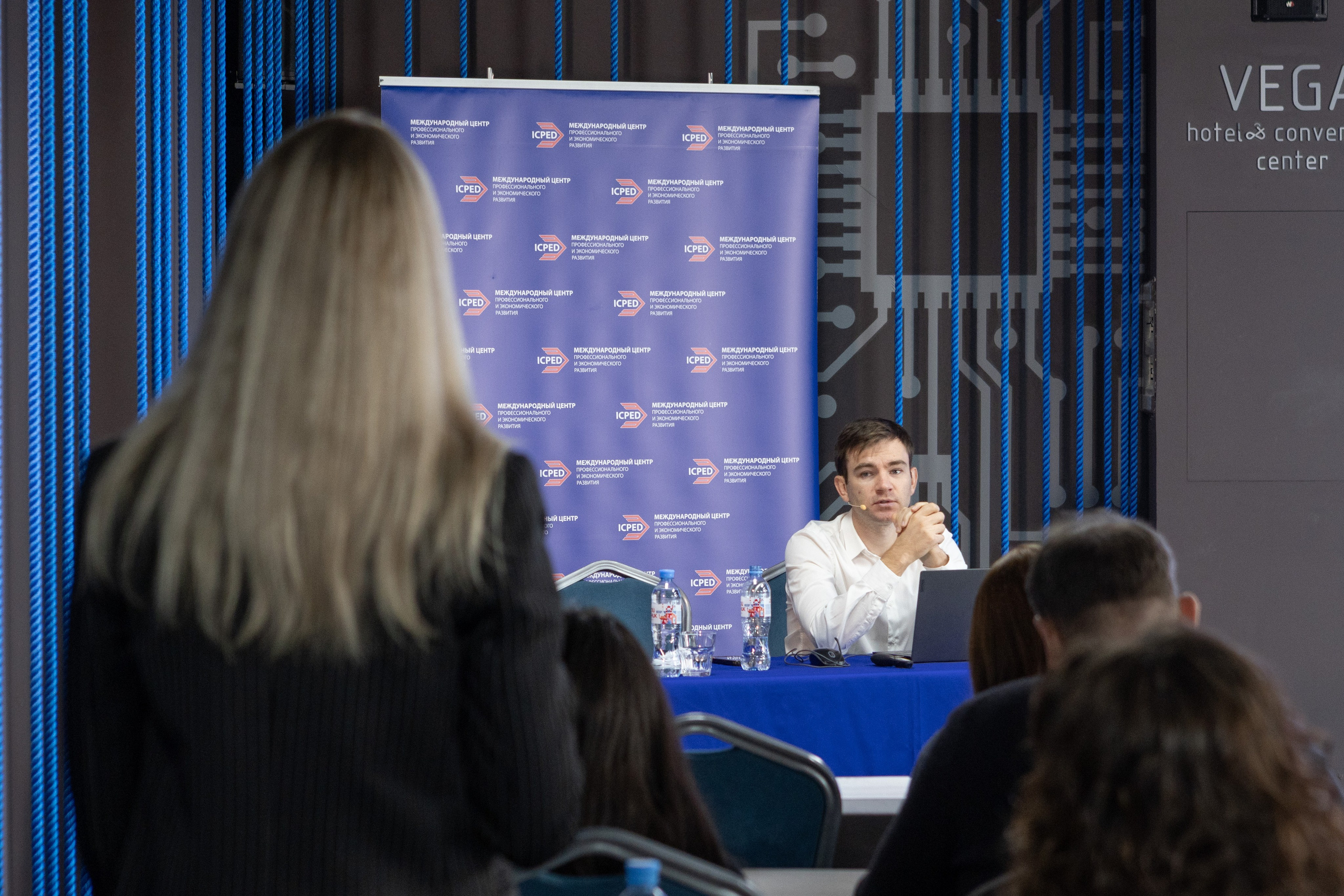 Конференция — земельно-имущественные отношения. Рекламный, предметный, репортажный, семейный фотограф и художник в Москве