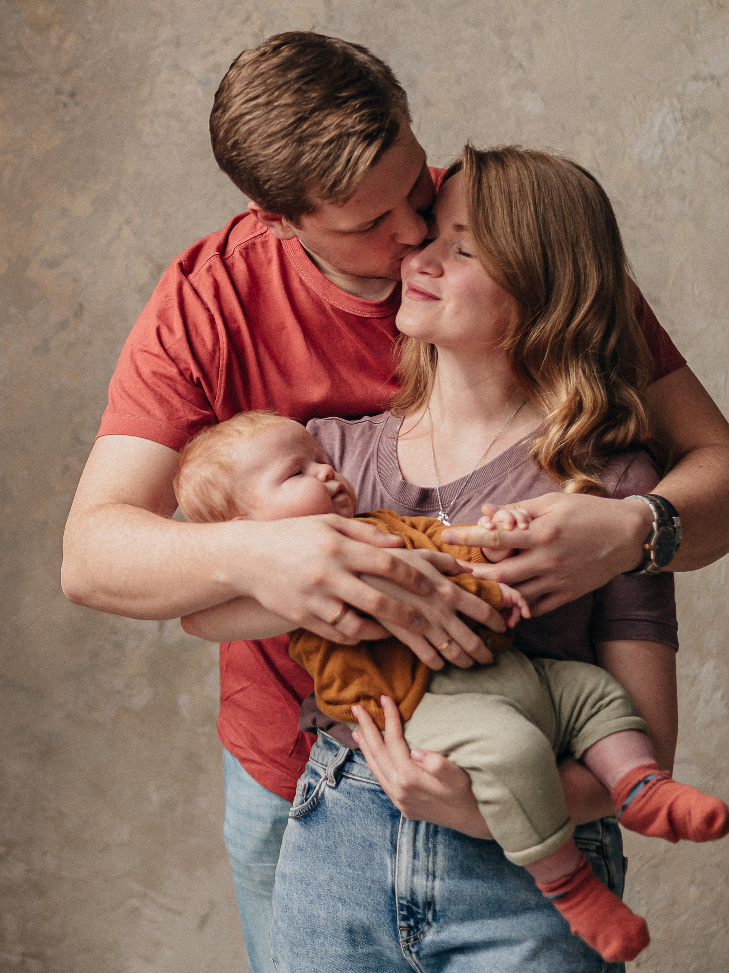 Семейная фотосессия в студии. Фотограф Москва