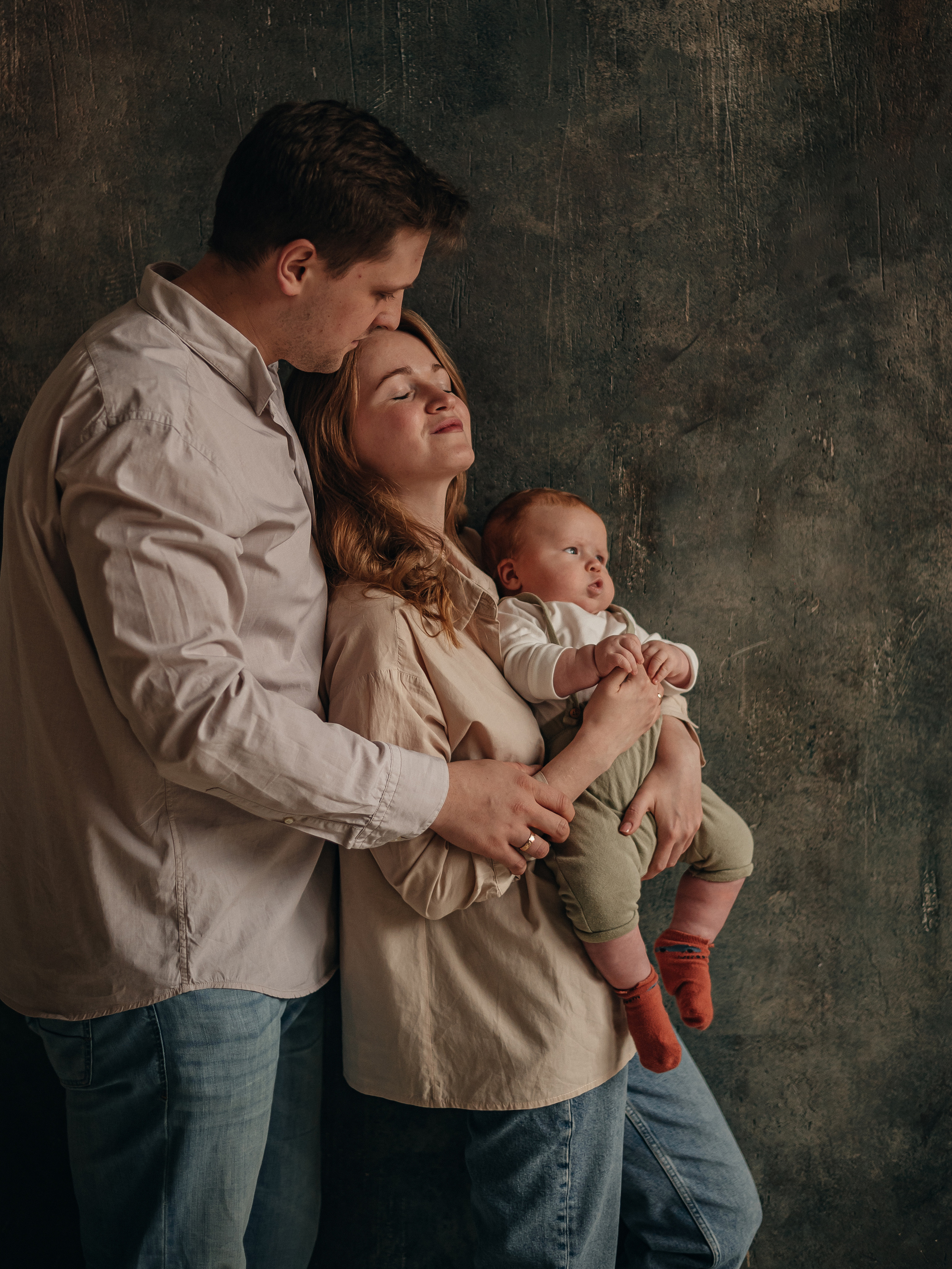 Семейная фотосессия в студии. Фотограф Москва