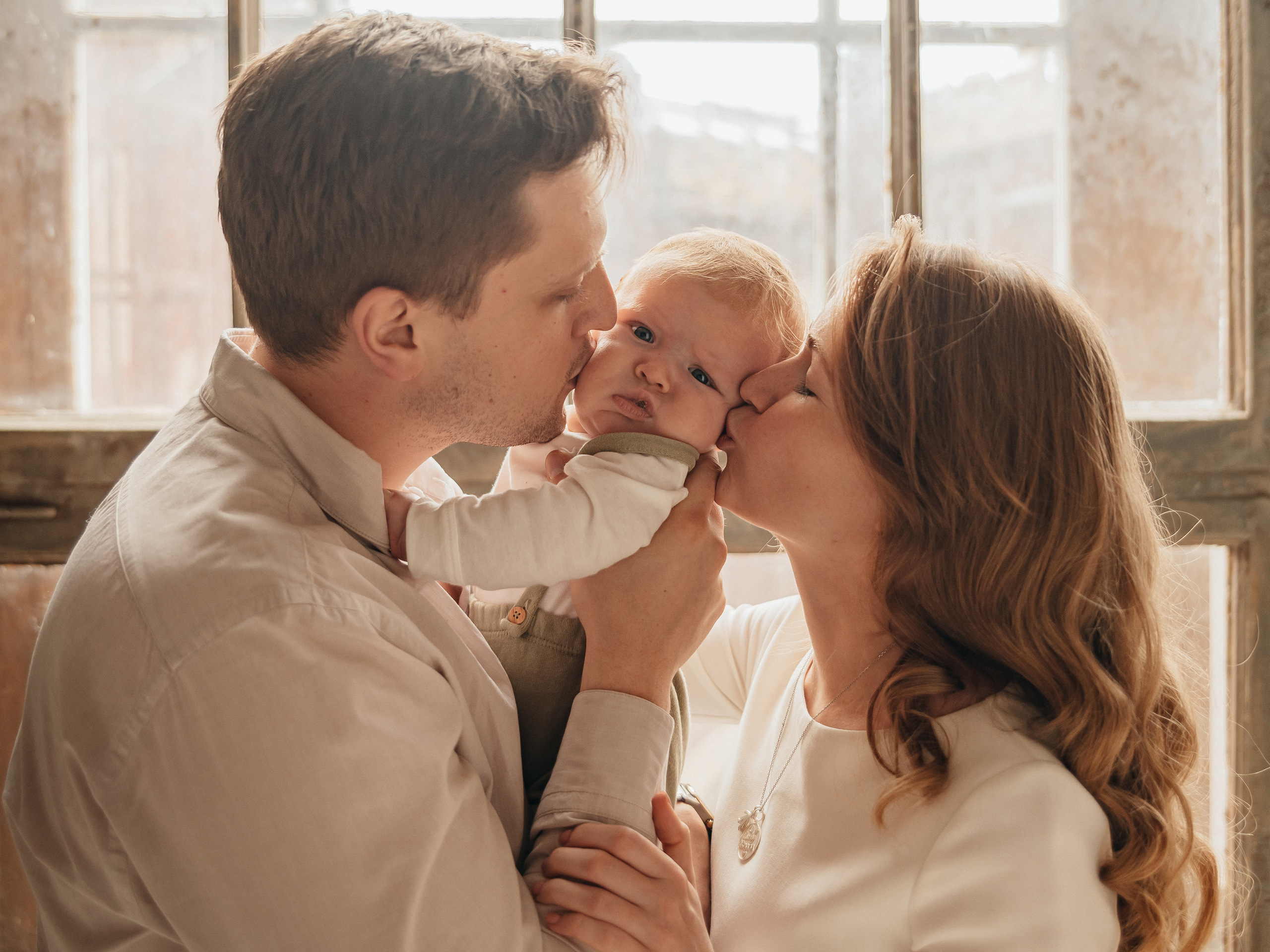 Семейная фотосессия в студии. Фотограф Москва