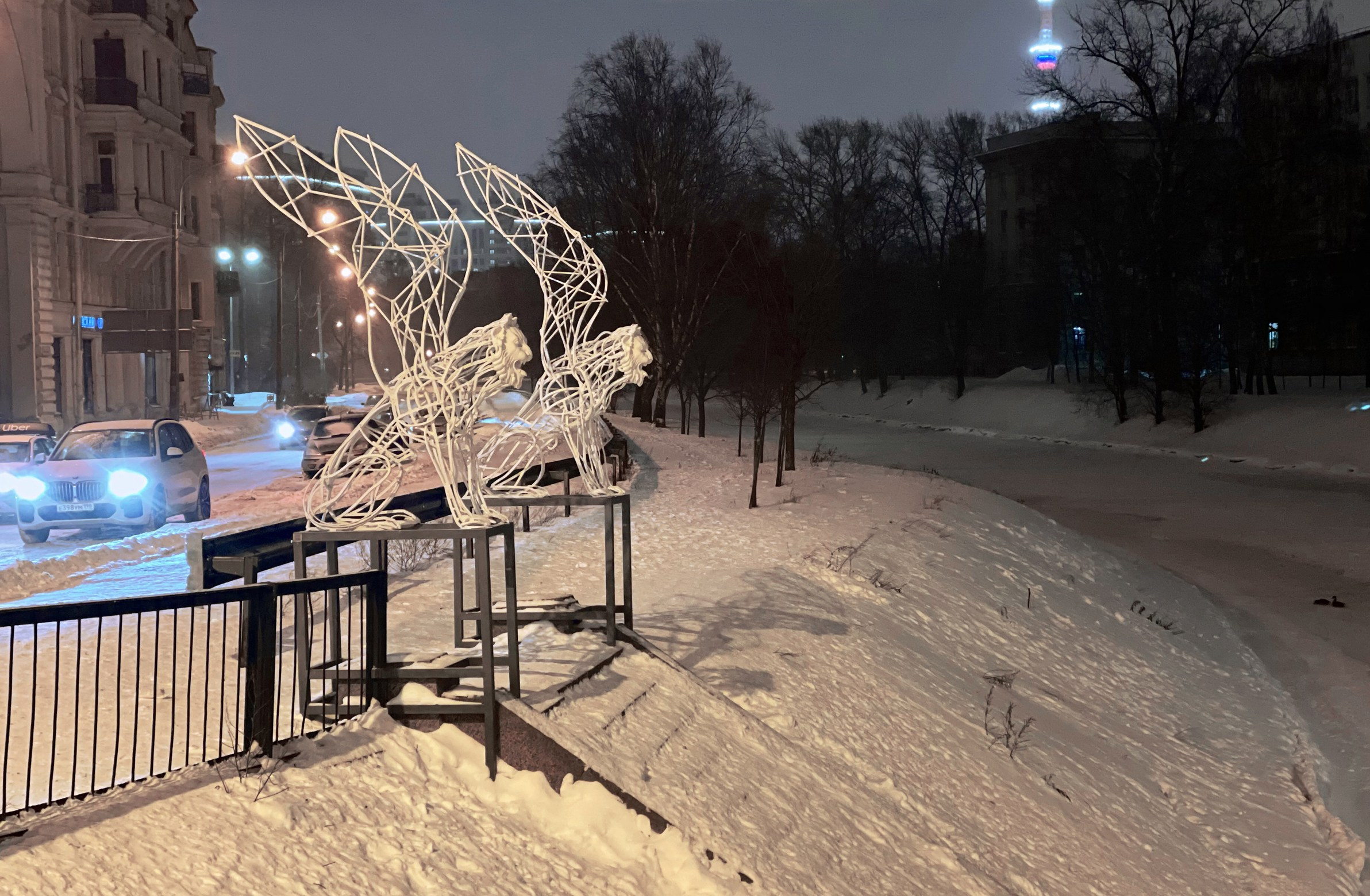 Чернореченские львы / СПб/ул.Торжковская 1/2021. Художник — скульптор Антонина Фатхуллина