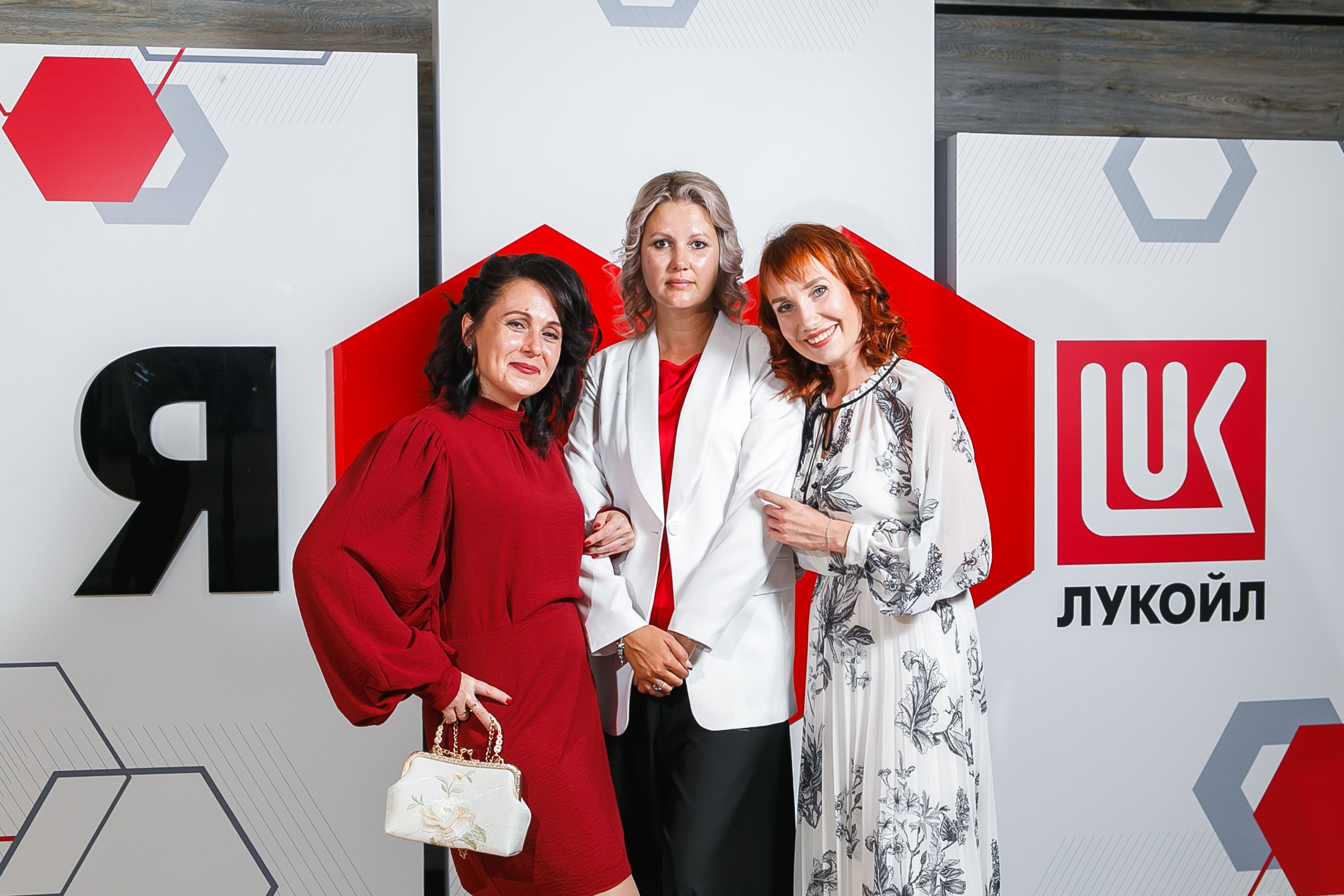 Фотозона на корпоративном мероприятии Лукойла в ДК Царицын. Событийный фотограф Максим Бескоровайновнов