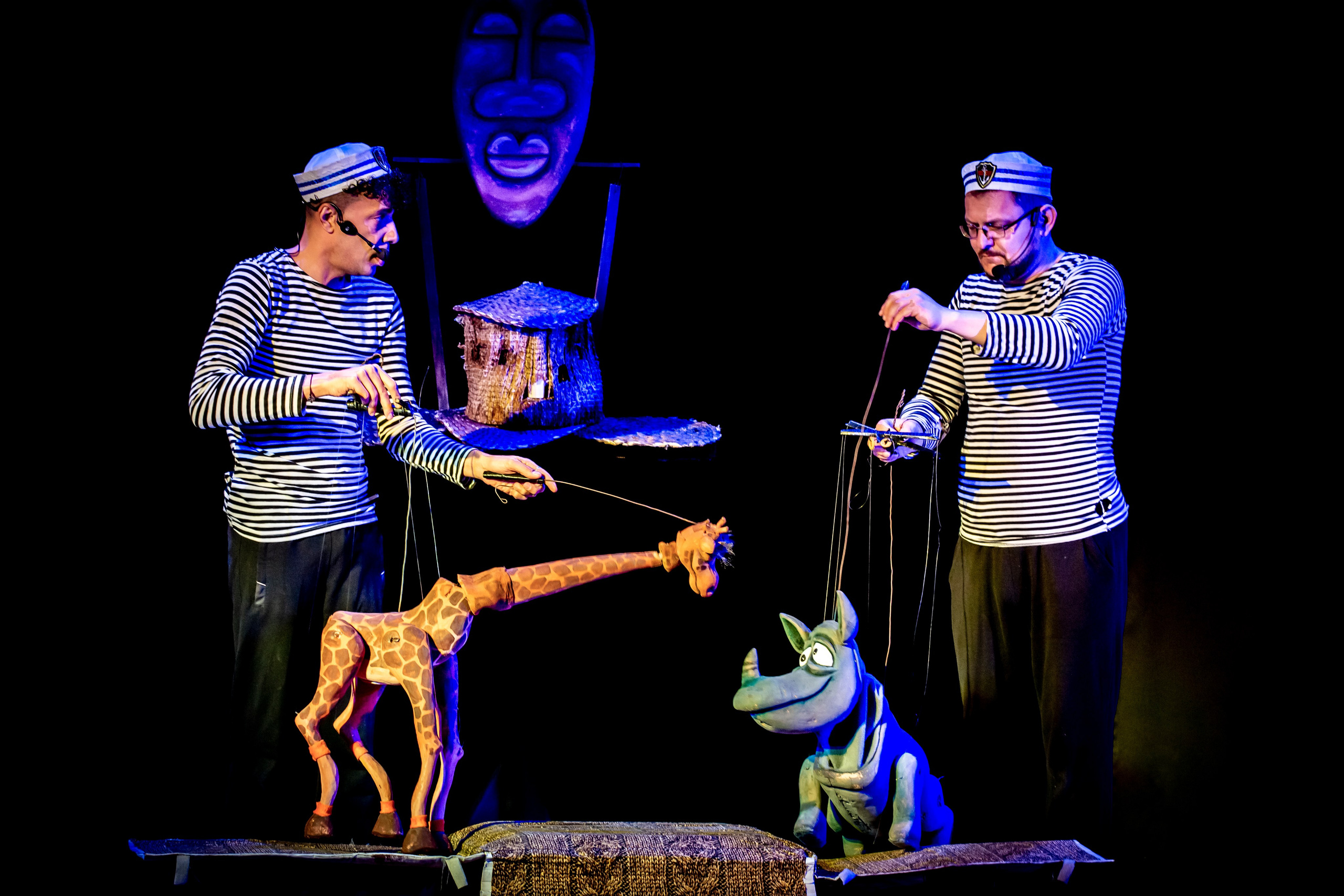 Жирафа и носорог спектакль театра Саквояж. Фотограф в Сочи Юрий Шептаев