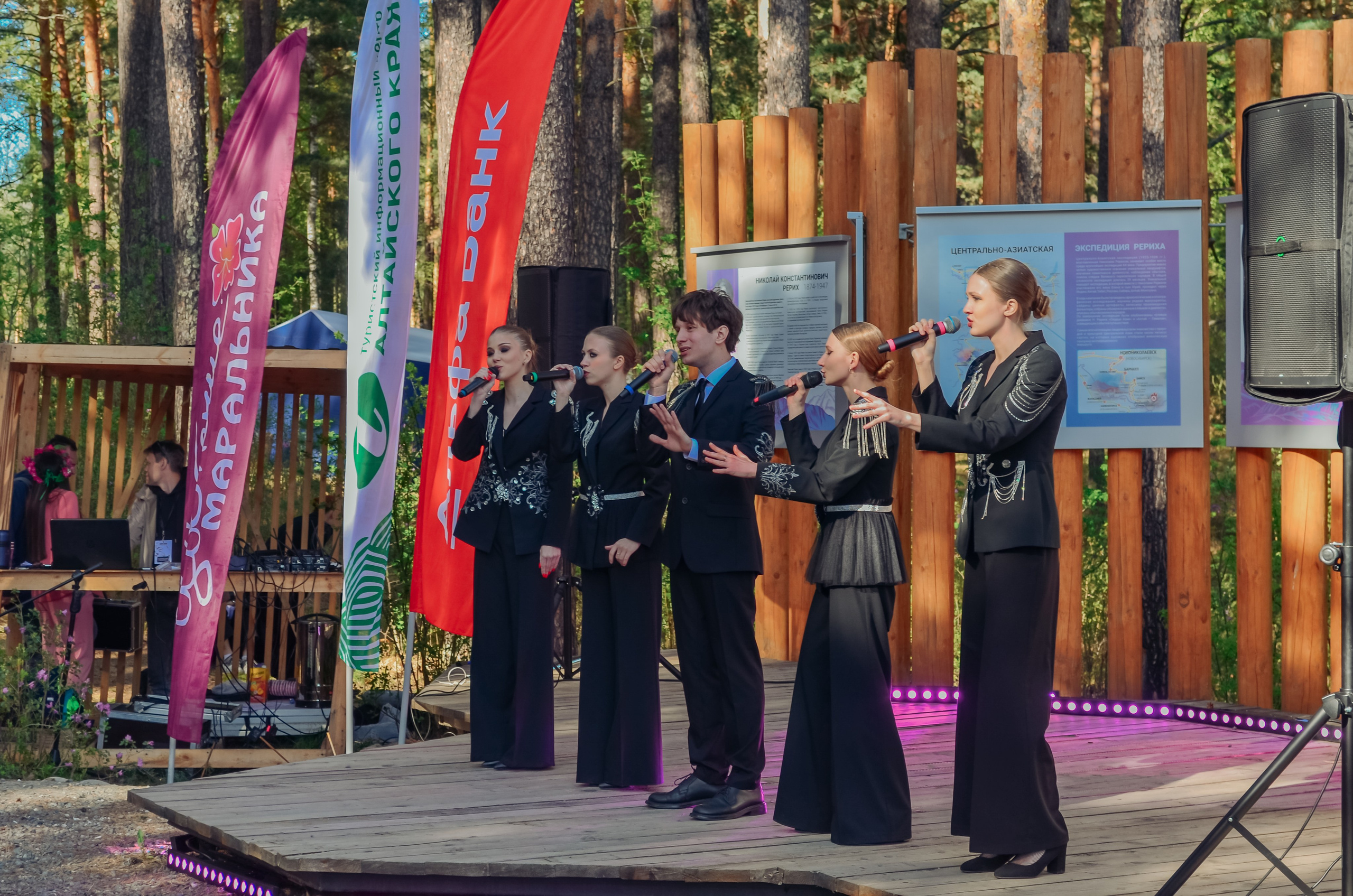 Фестиваль «Цветение Маральника на Алтае 2025». Фоторепортаж. Денисова Аля — фотограф для парных съемок и индивидуальных историй в Барнауле