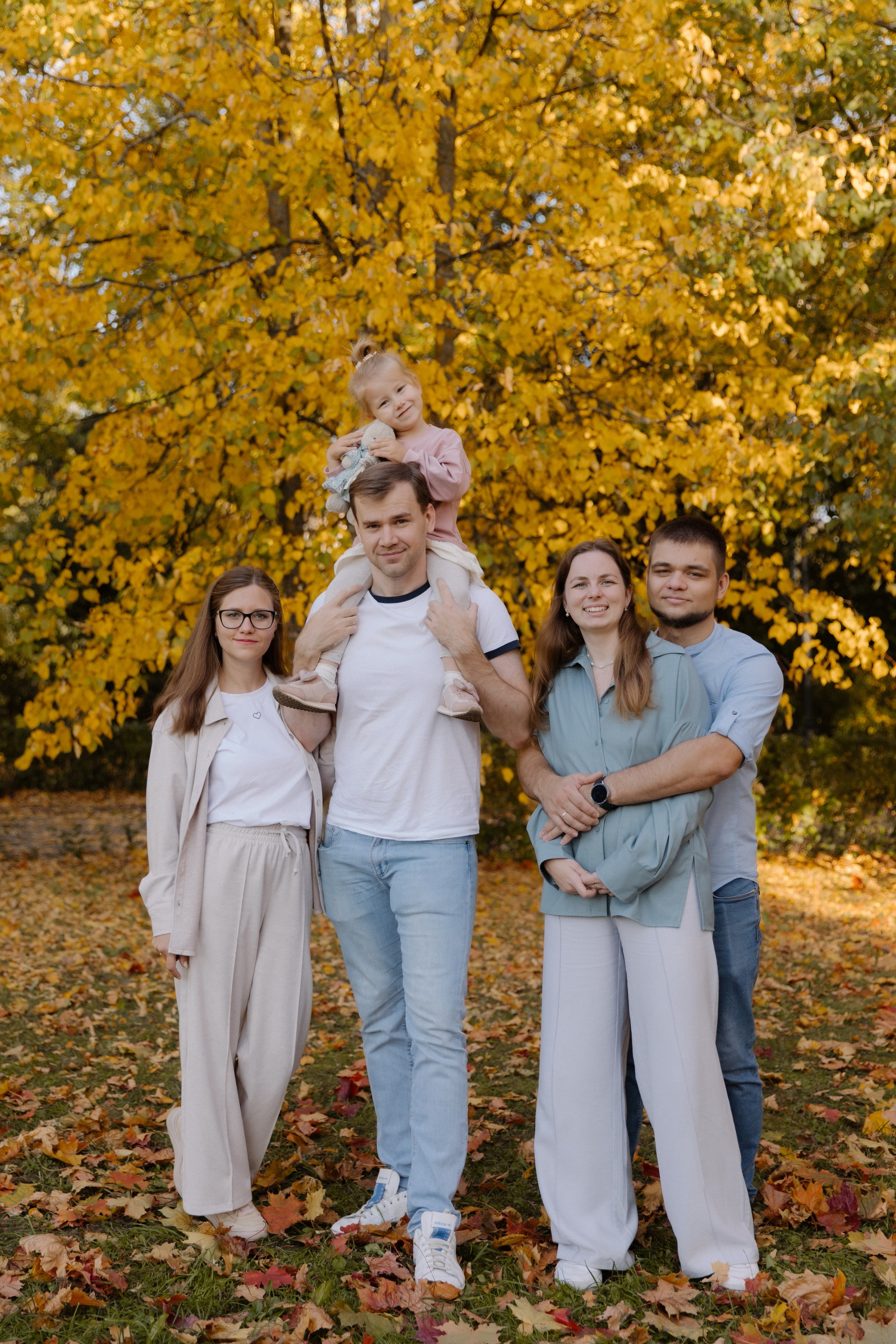 Прогулка Василисы с родителями, дядей и тетей. Семейный и свадебный фотограф в Москве и Зеленограде Пилипенко Юлия