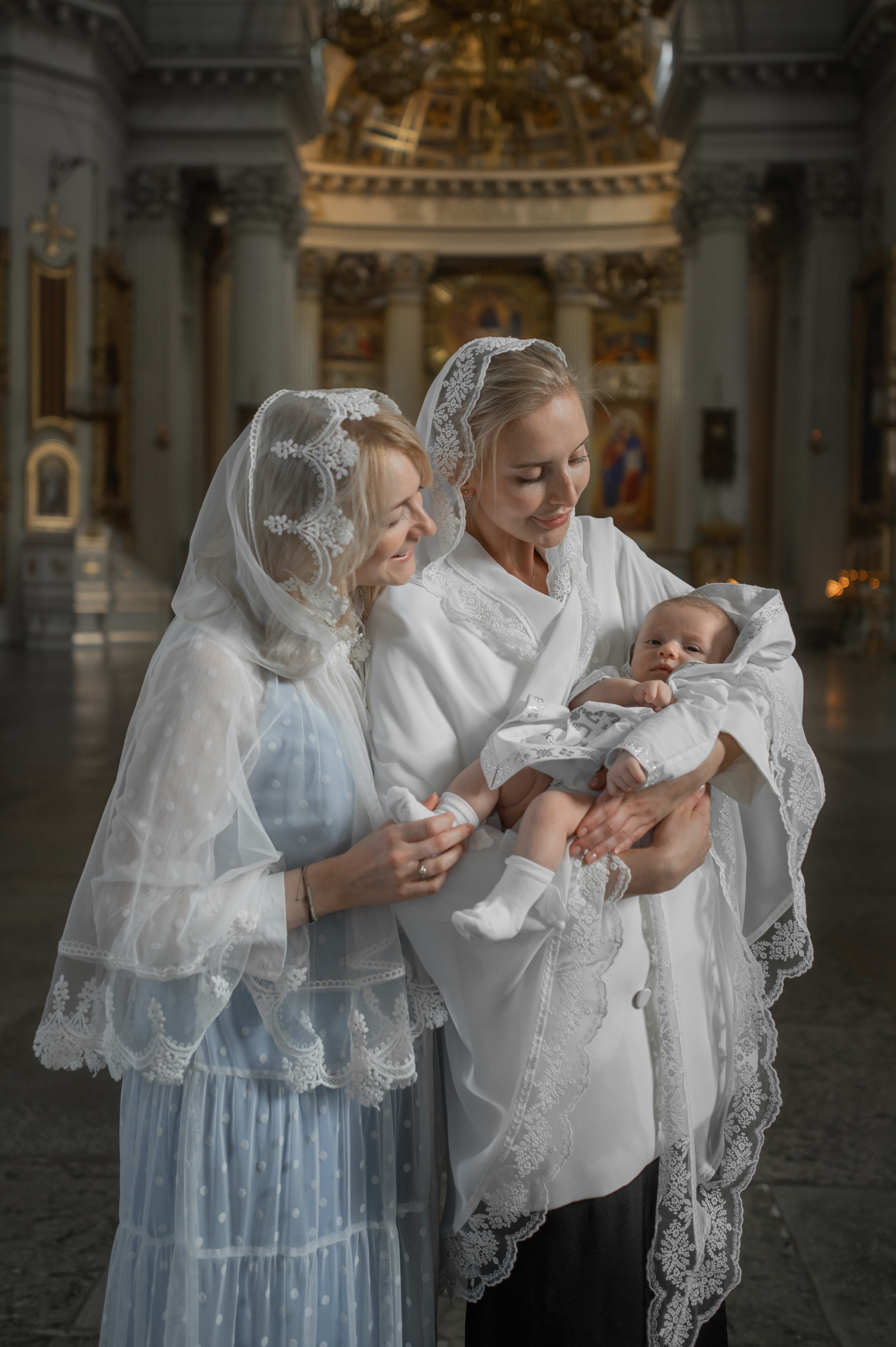Крещение в Троице Измайловском соборе. Фотограф на крещение и венчание, семейный фотограф в Санкт-Петербурге