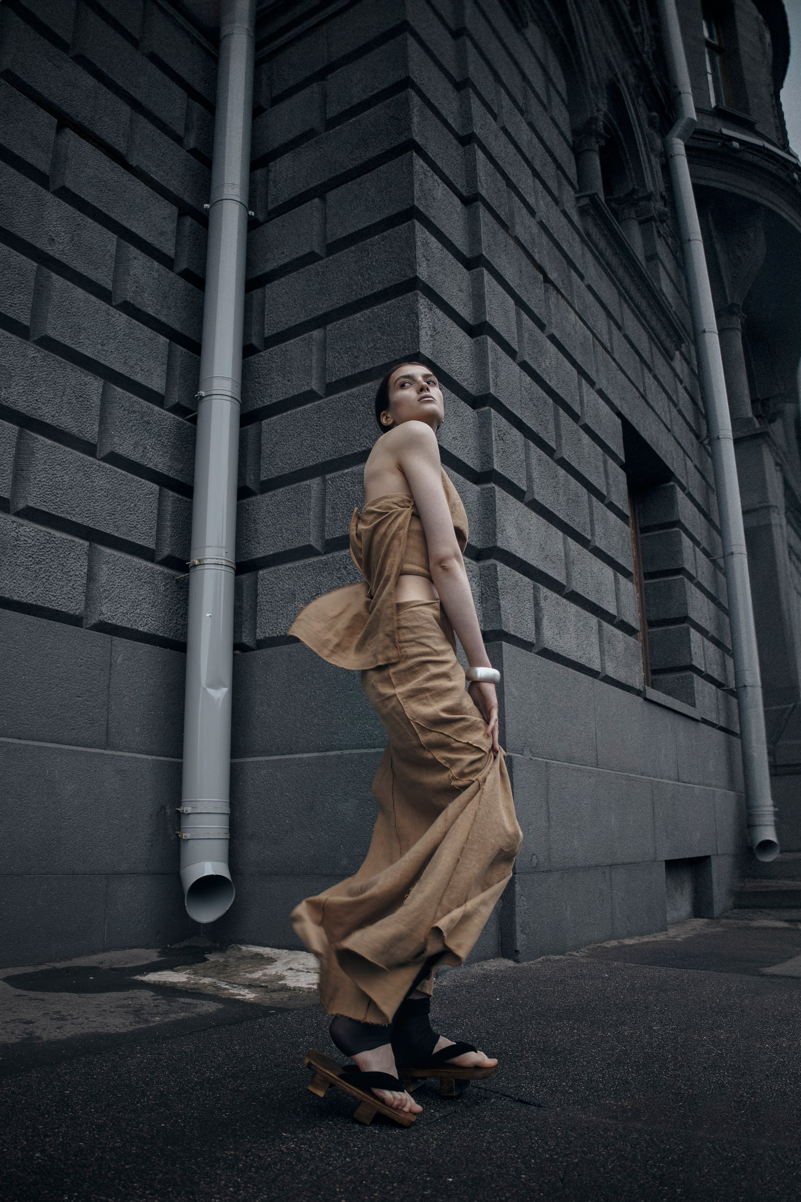 City ​​shadows. Jonyiti