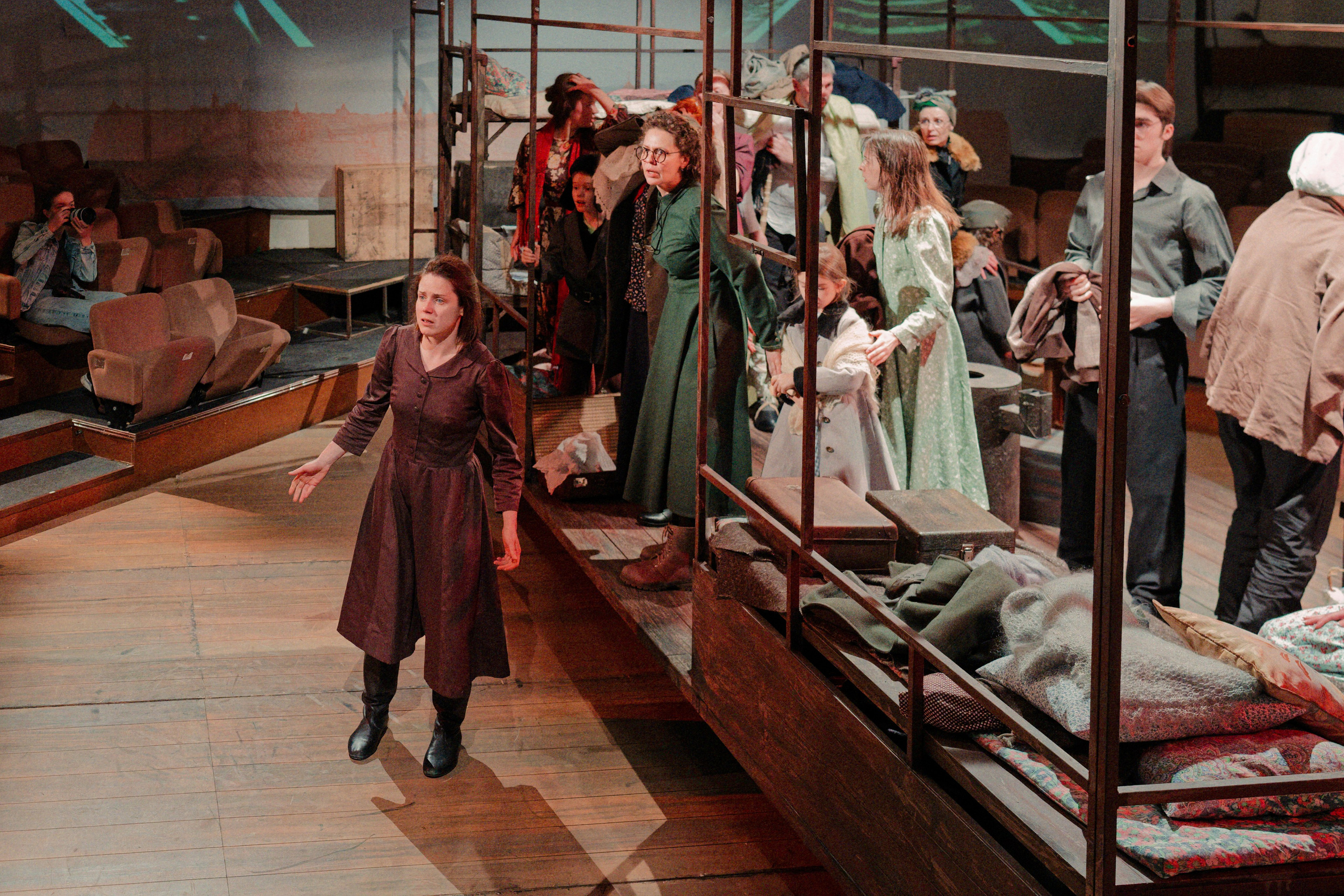 Театр Сфера: Эшелон. Сайт фотографа Сергея Абрамова