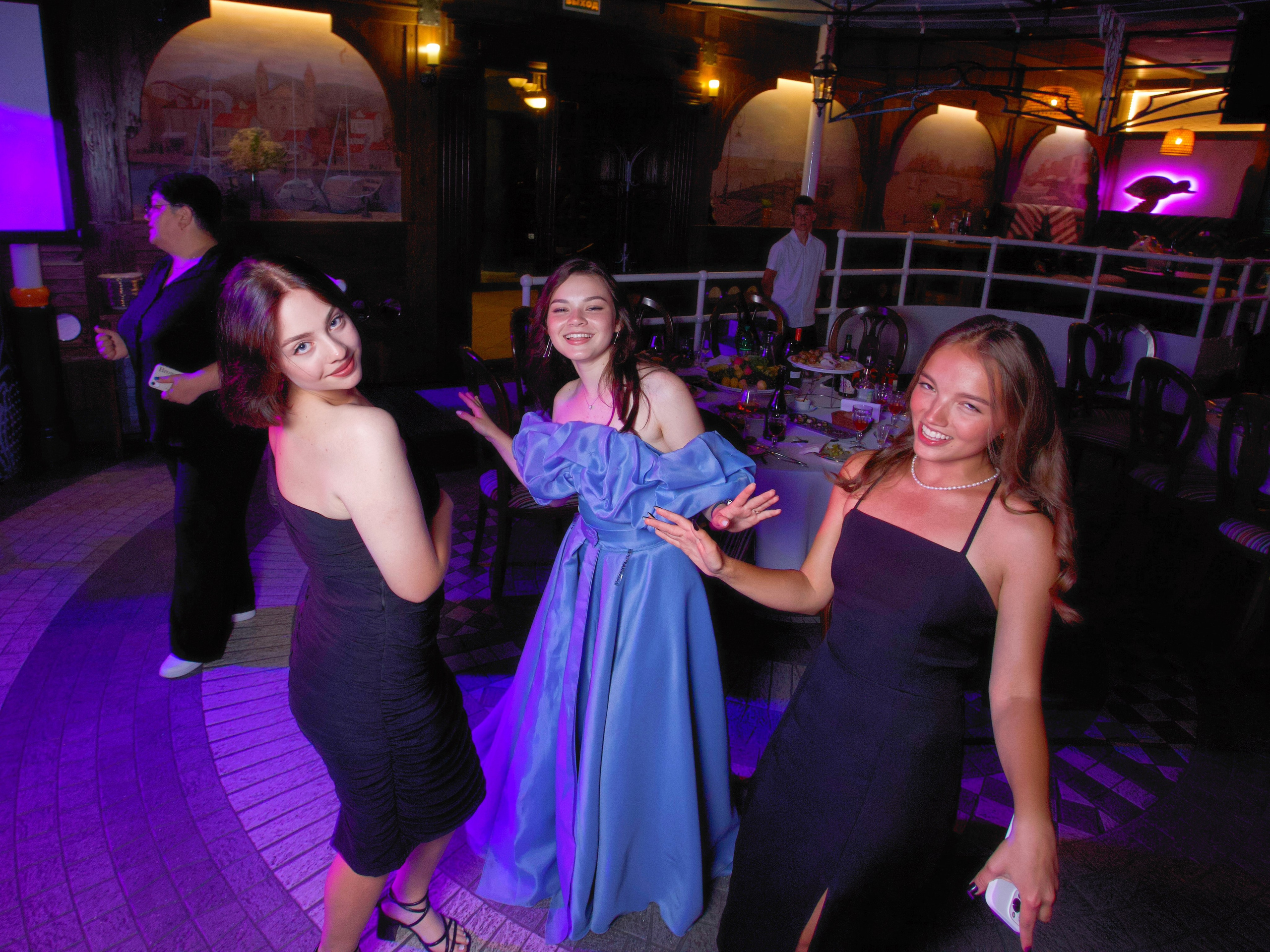 ВЫПУСКНОЙ «КОКОМО» 27.06.24. Репортажный фотограф Анапа