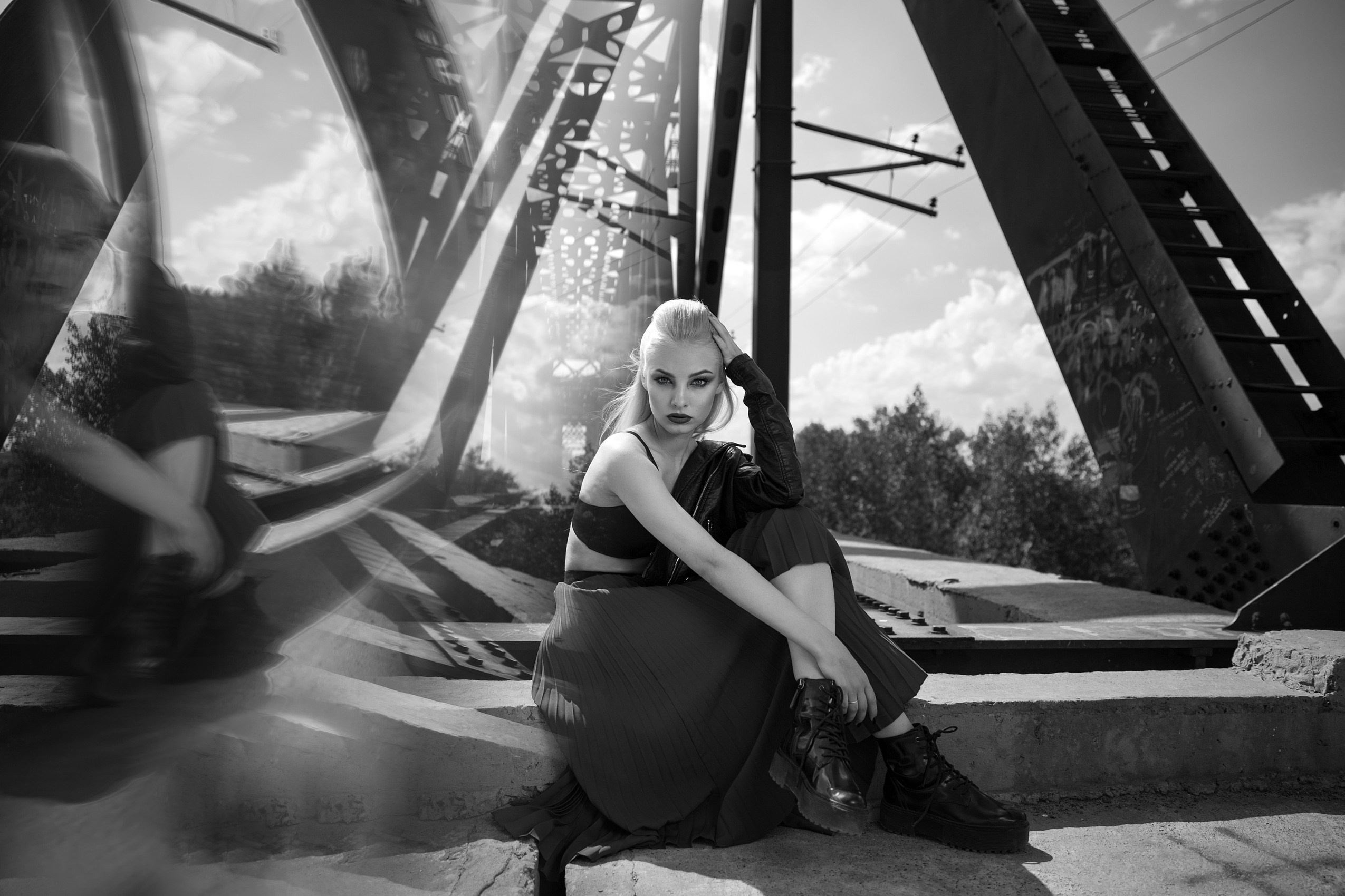 Фотосессия девушки возле моста. Свадебный и портретный фотограф в Санкт-Петербурге Надежда Чечулина