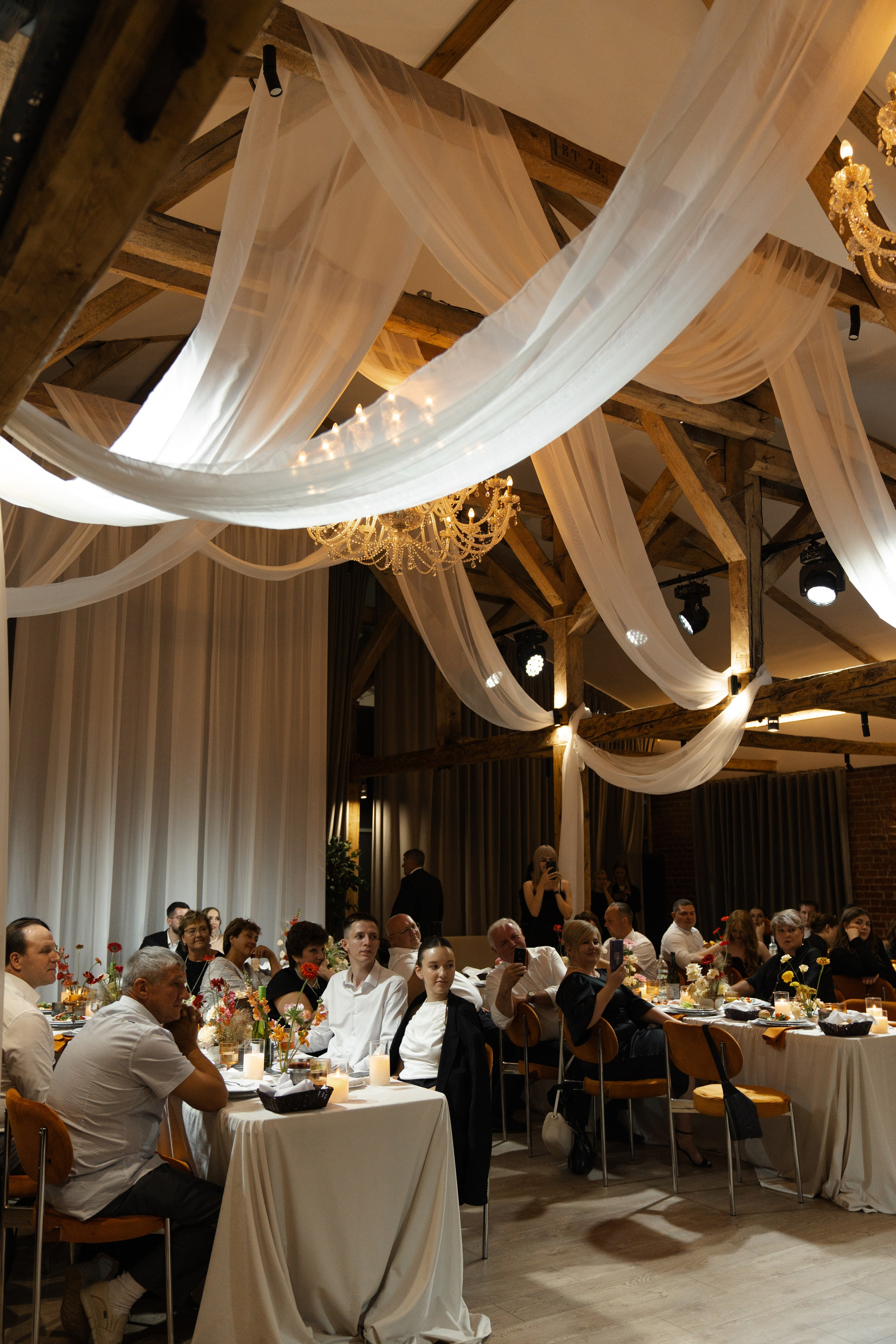 «комфорлабельно и эстетично». Свадебный фотограф Наташа Брифли