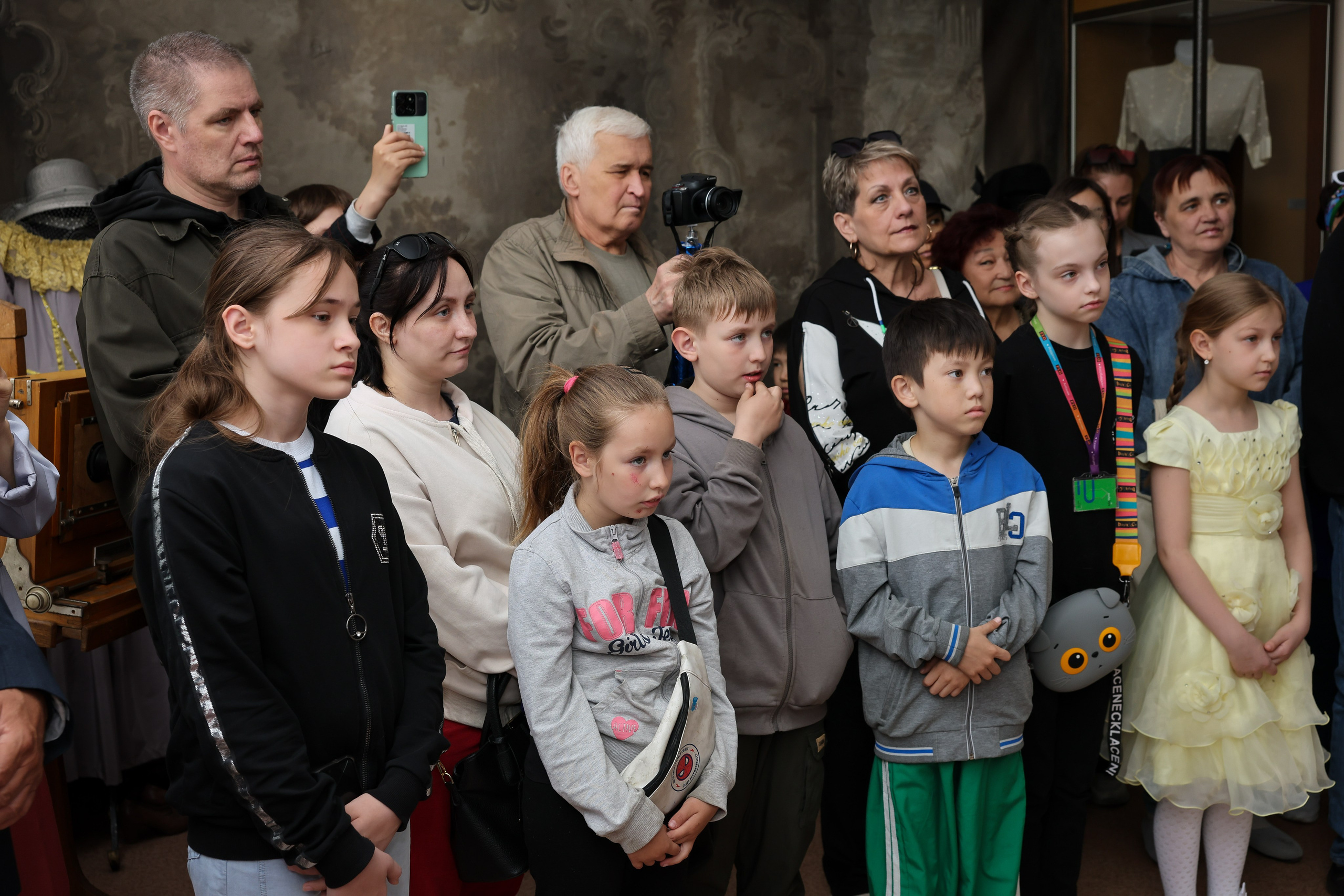 Фотовыставка к 1 июня 2025 «Мир детства». Детский и семейный фотограф в Павлодаре Оксана Солей. Школа моделей