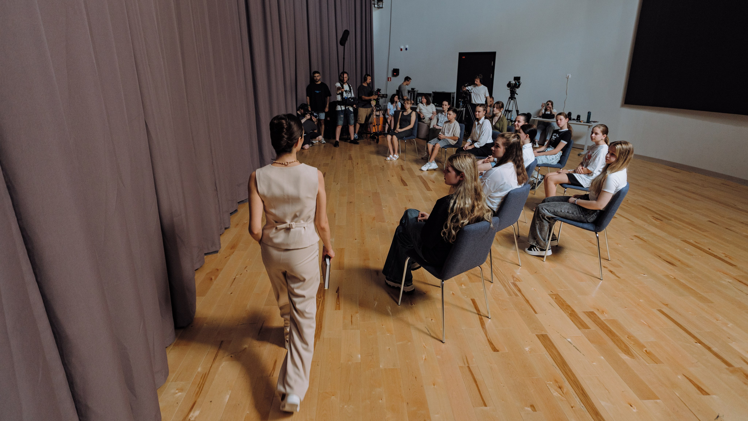 Женя Медведева / Уроки истории. Творческий и репортажный фотограф в Москве Клим Долгов