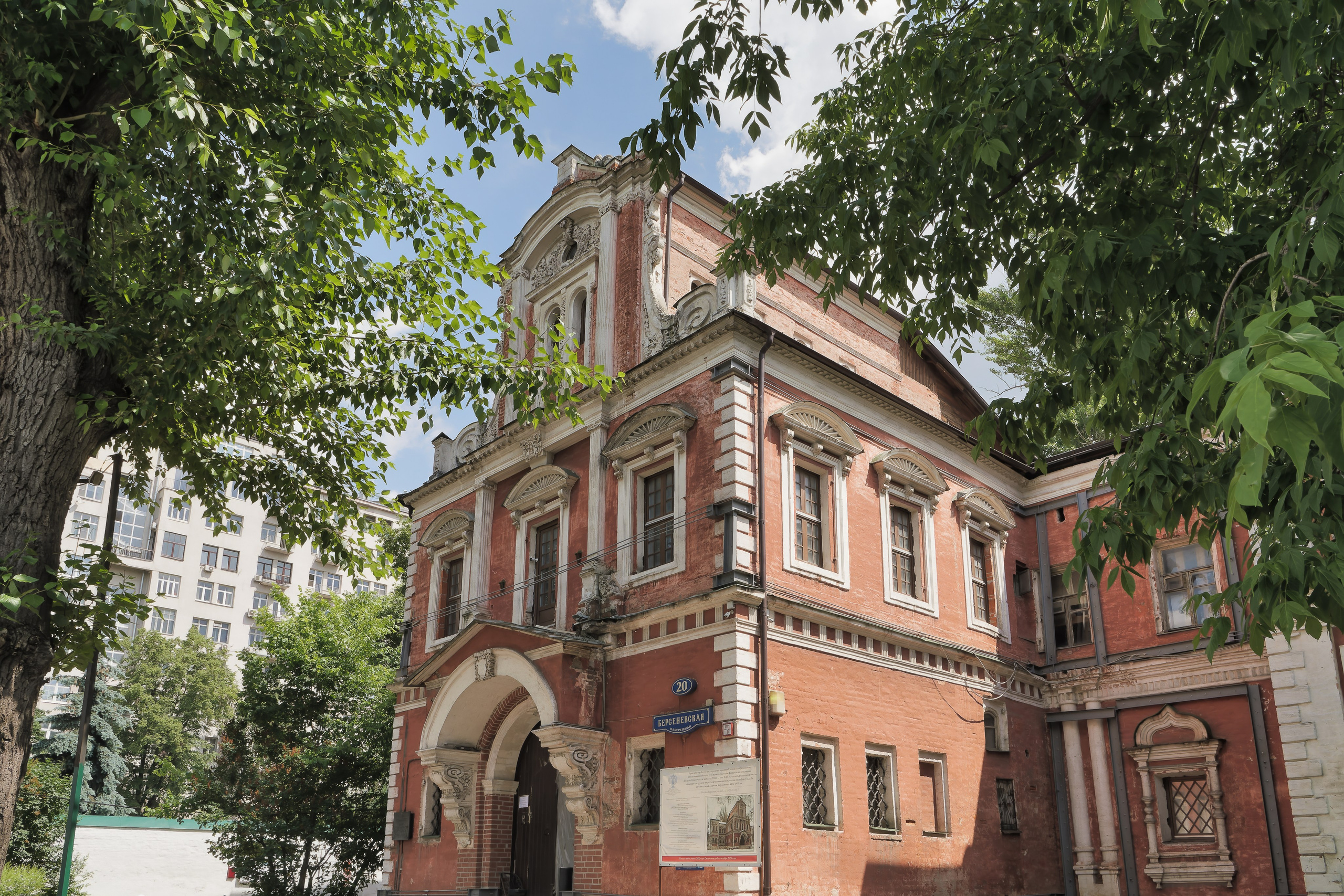 Картинки с острова между Берсеневской и Якиманской набережными Москвы-реки. Фотограф Никифоров-Гордеев Сергей. Москва и МО