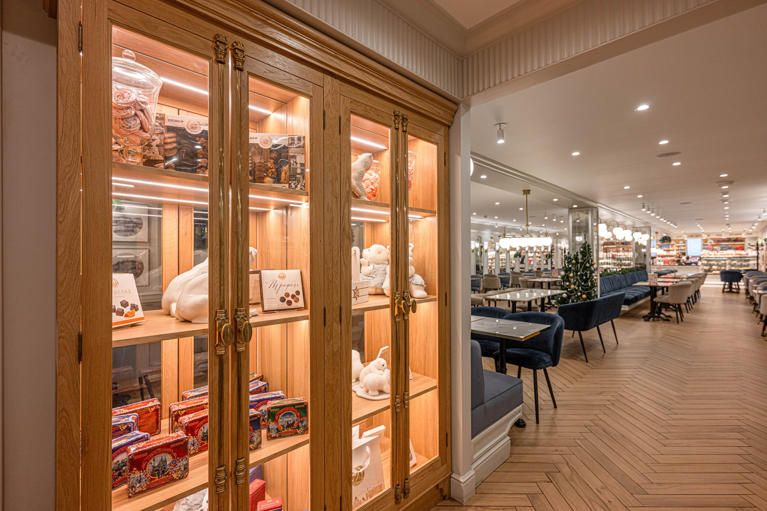 Фотосъемка освещения Maytoni в кафе Север. Интерьерный и репортажный фотограф в Санкт-Петербурге