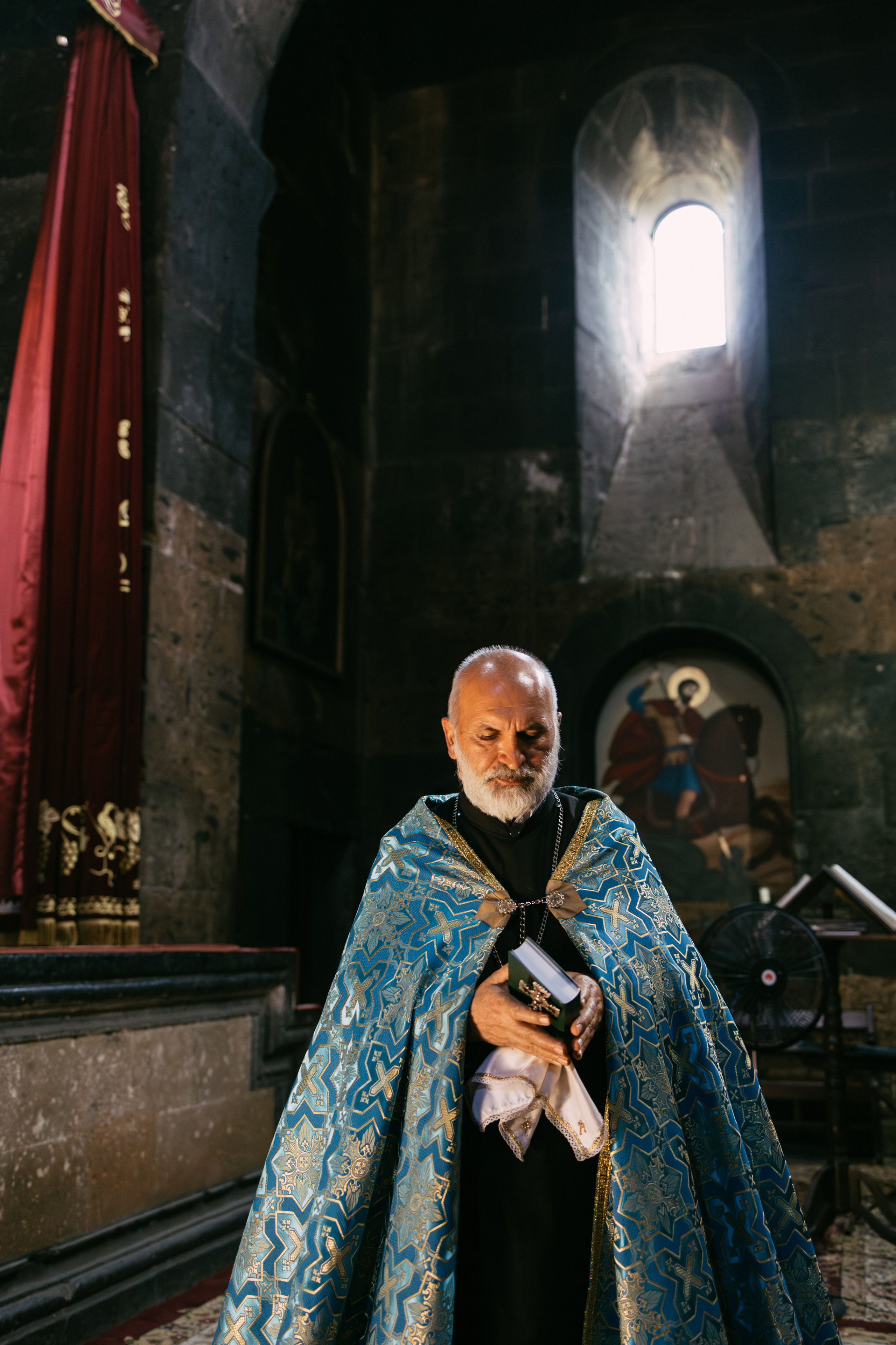 Свадьба Мери и Арама в храме Мухни. Фотограф в Армении Женя Гилевич