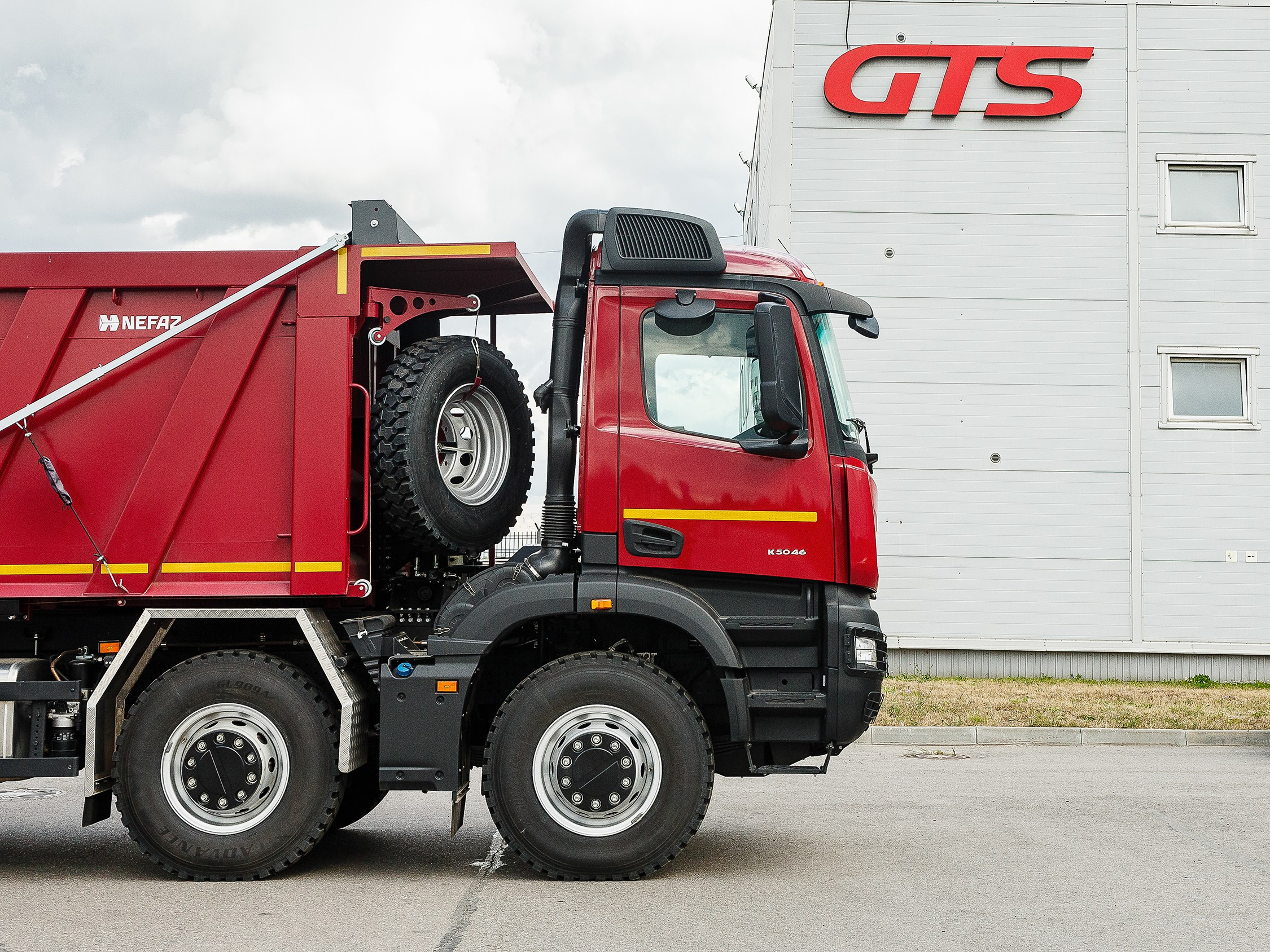 Автомобильный фотограф в СПб. Репортажная фотосъёмка в Санкт-Петербурге. Фотограф на мероприятие: выставки, презентации, автогонки. Фото для сайта, отчётов и публикации в сми. Профессиональный фотограф Сергей Пушкин. Промышленная фотосъёмка. Автопром. Фотосъёмка авто и спецтехники. Профессиональные фото большегрузов.