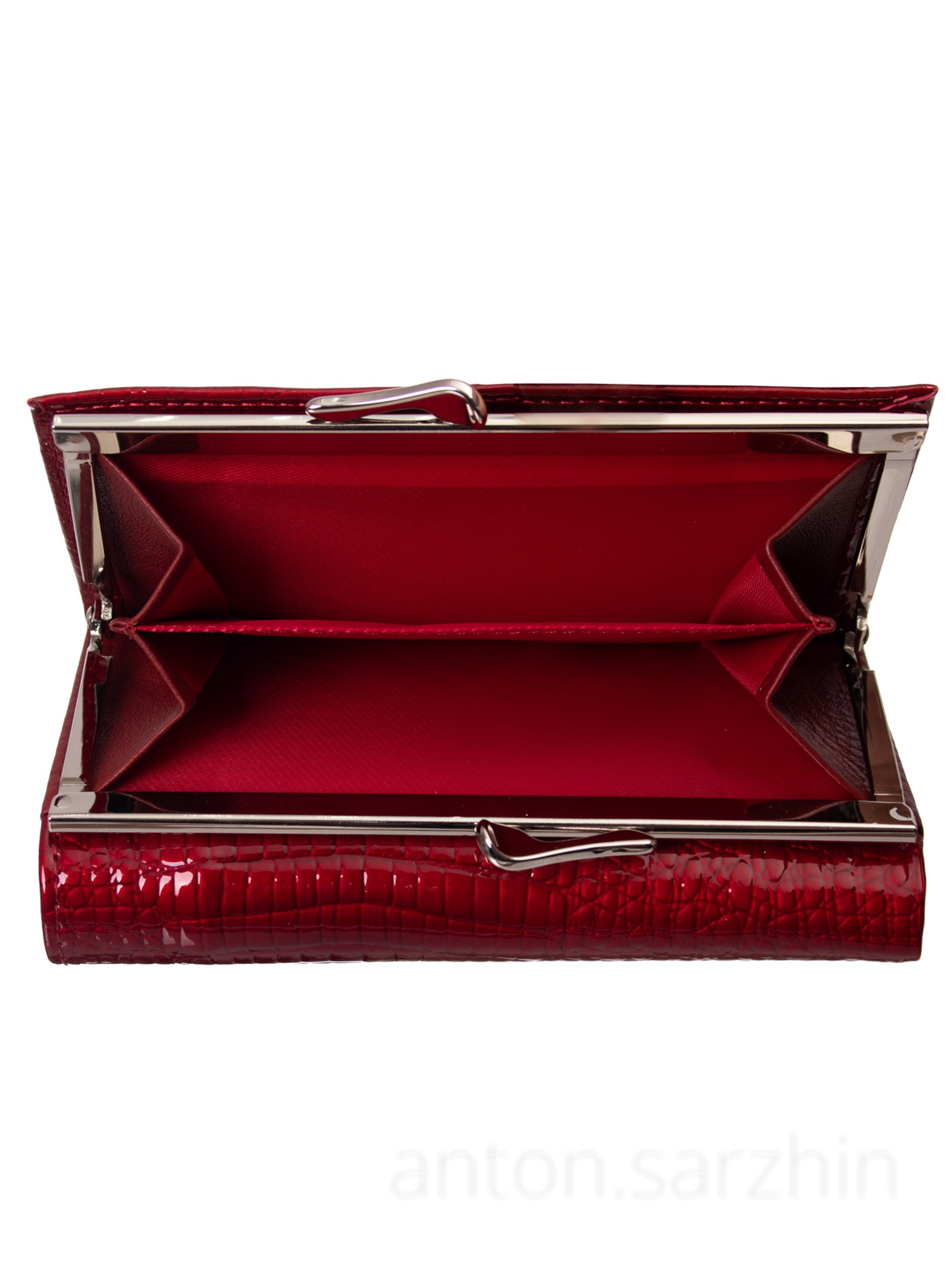 Предметная съемка открытого кошелька