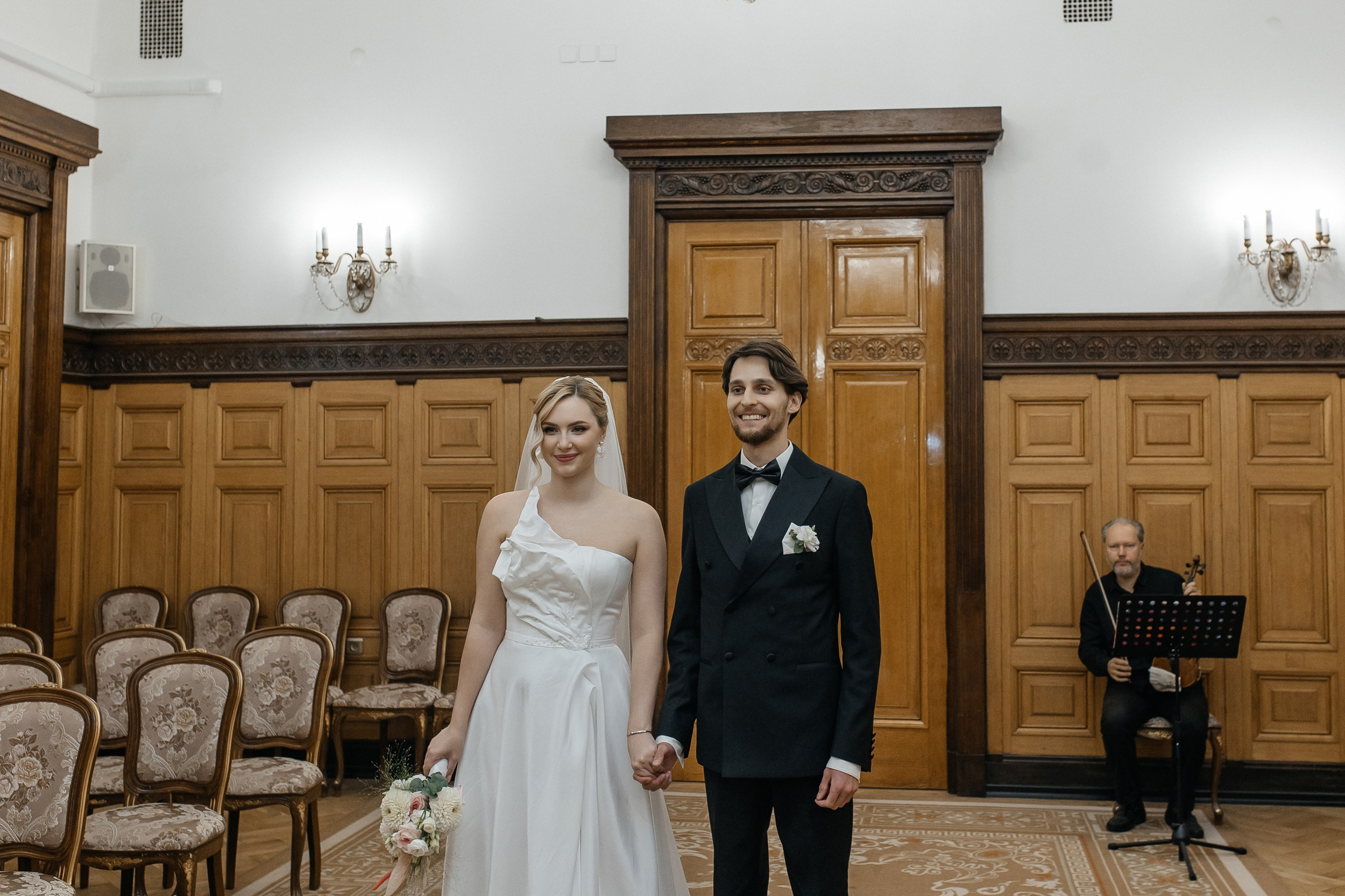 Свадебная фотосессия в отеле Hartwell hotel Moscow, Грибоедовском загсе. Свадебный фотограф в Москве Дарья Олендарёва