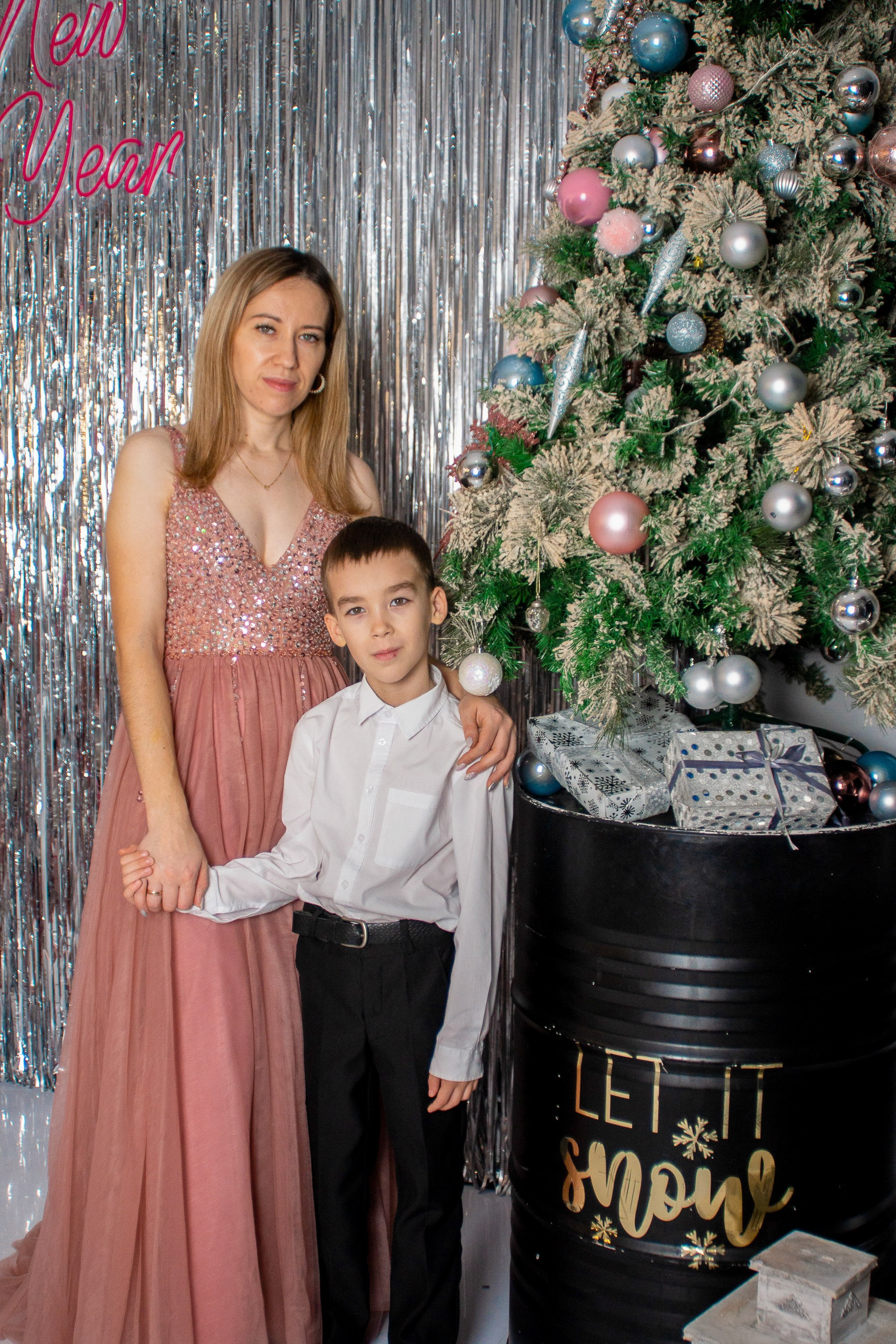 Студия (новогодняя семейная). Разноплановый фотограф в Москве