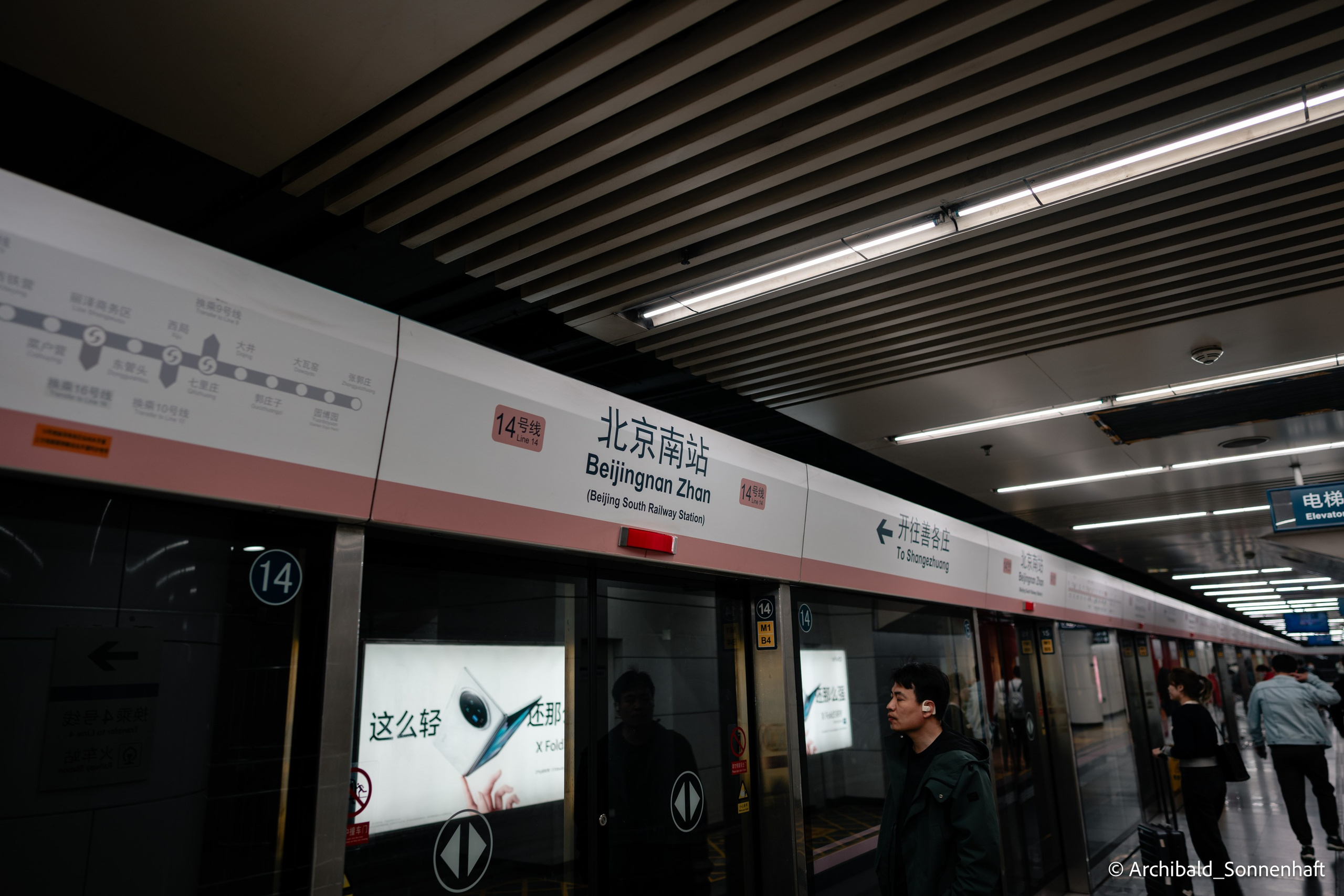 Short Paris in Beijing. Photographer in Guangzhou, China. Archibald Sonnenhaft