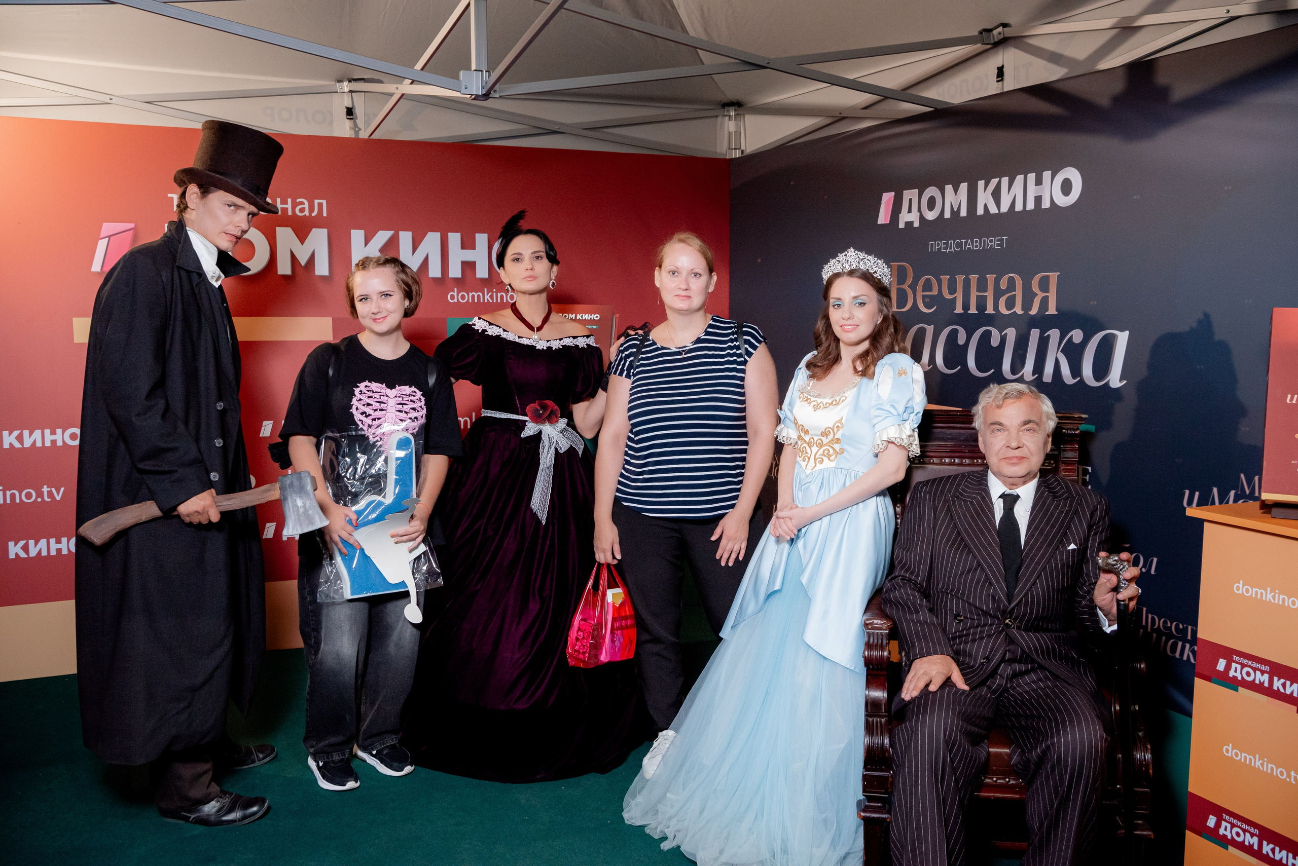 Портретные фото с артистами в палатке Триколор Дом Кинов на день города Волгоград. Фотограф в Волгограде и Волжском Александр Горбань