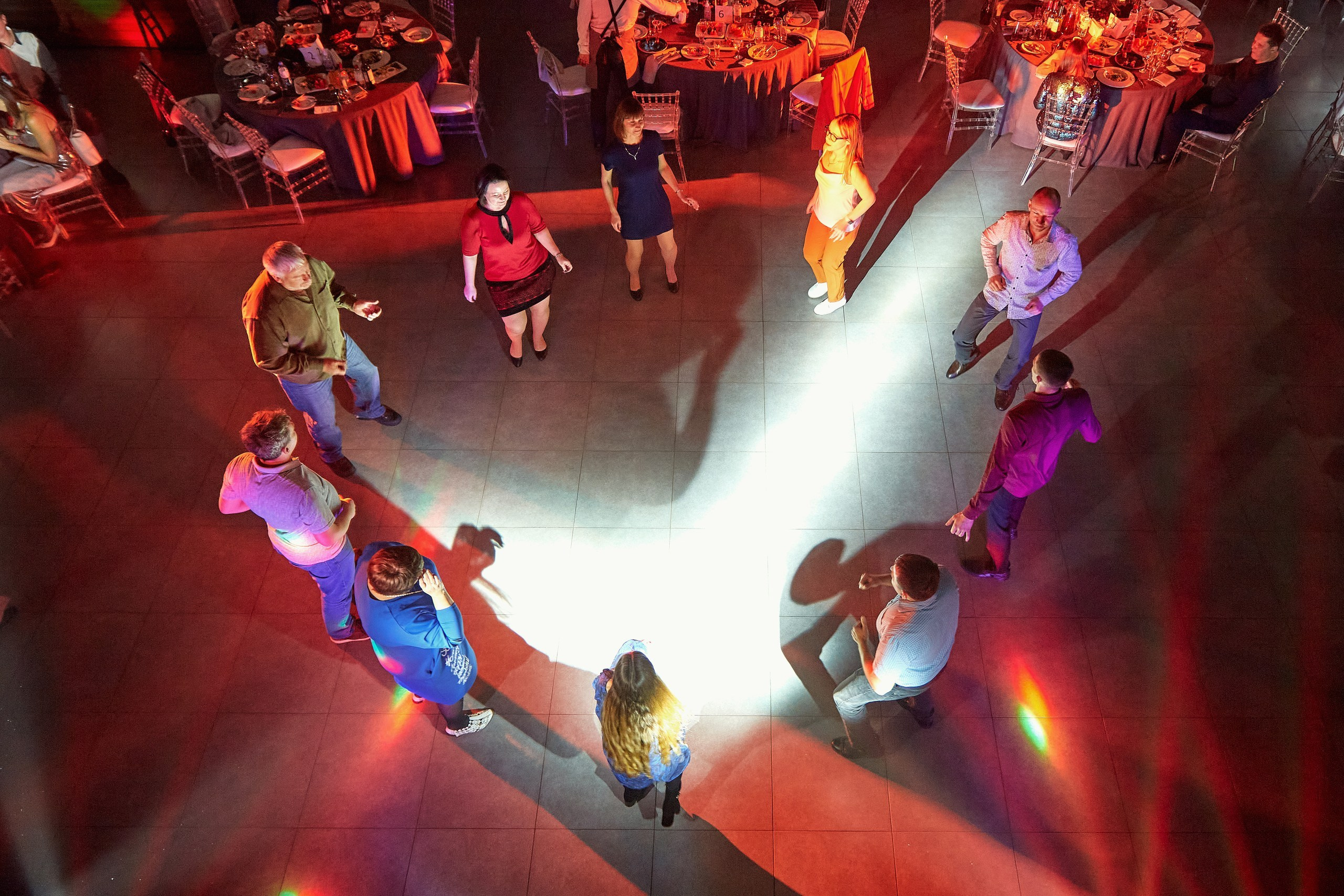 Транс-Инвест / Новогодний корпоратив на территории автосалона. Антон Артюшин, портретный фотограф. Москва