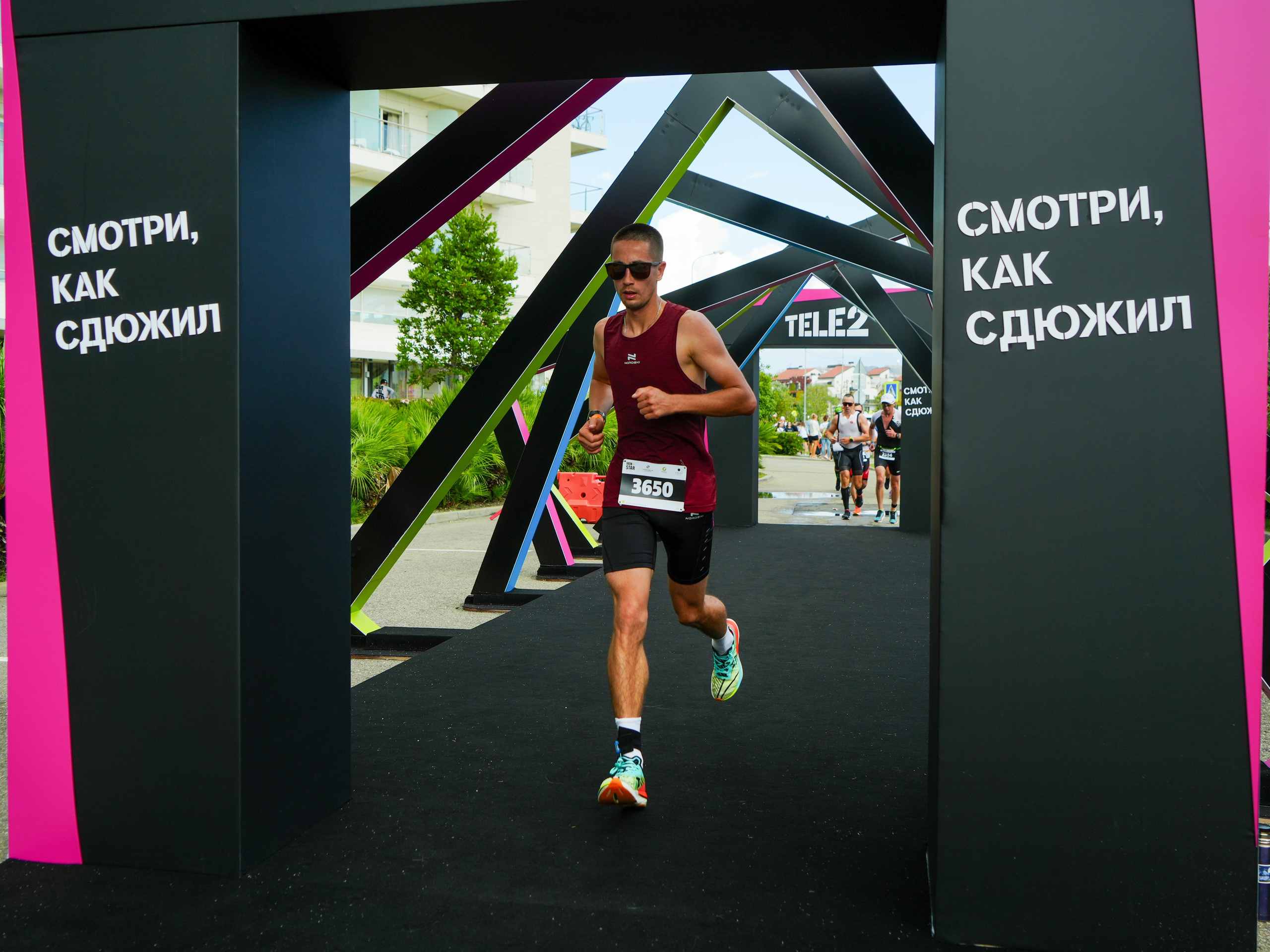 Фотоотчет партнерской интеграции для компании TELE2 на фестивале Ironstar. Репортажный фотограф в Красной Поляне и Сочи Павлюченко Екатерина