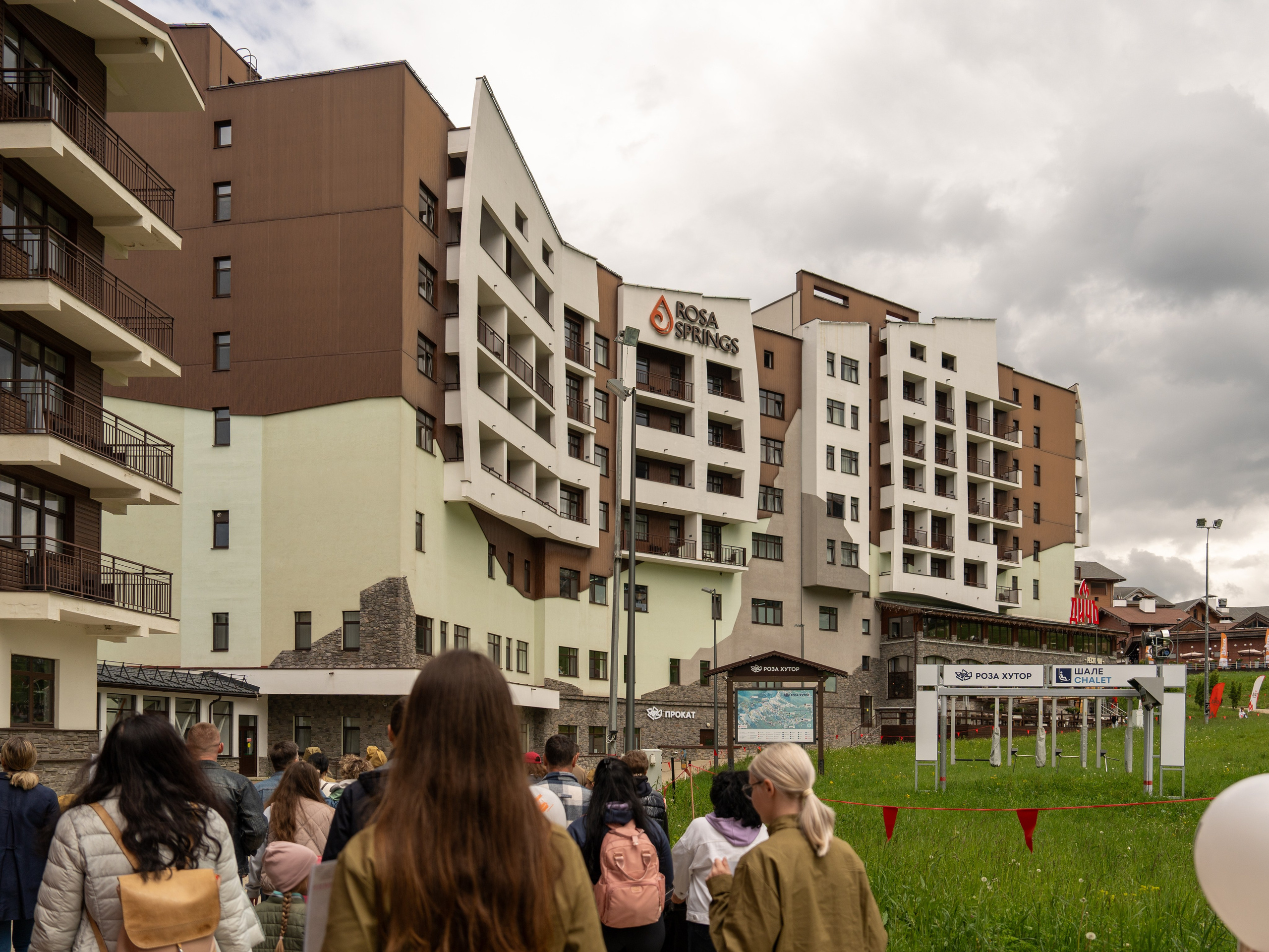 Шествие бессмертного полка 9 мая 2024 Rosa Springs. Репортажный фотограф в Красной Поляне и Сочи Павлюченко Екатерина