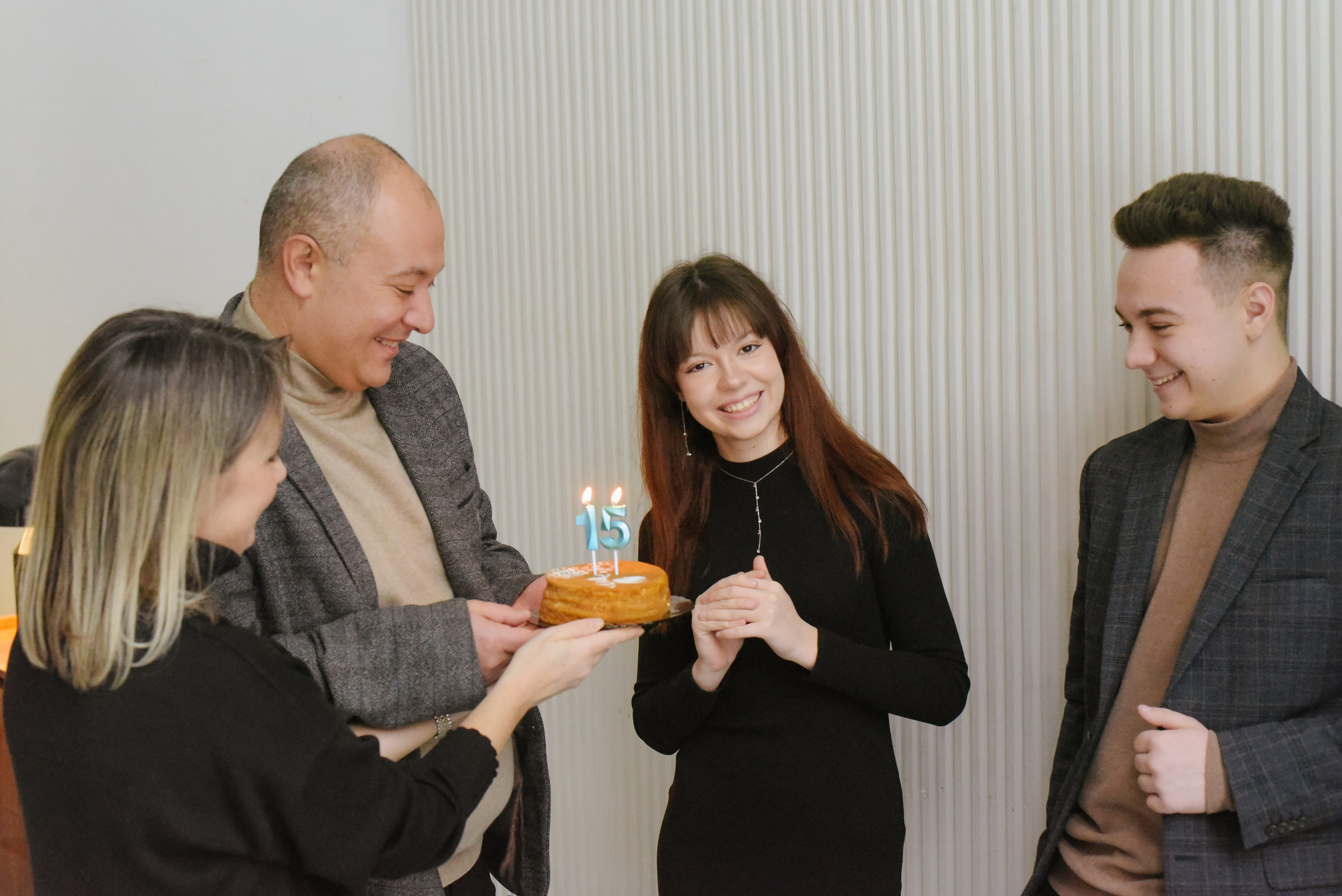 Молодые родители и взрослые дети. Фотограф Лола Волна, город Москва