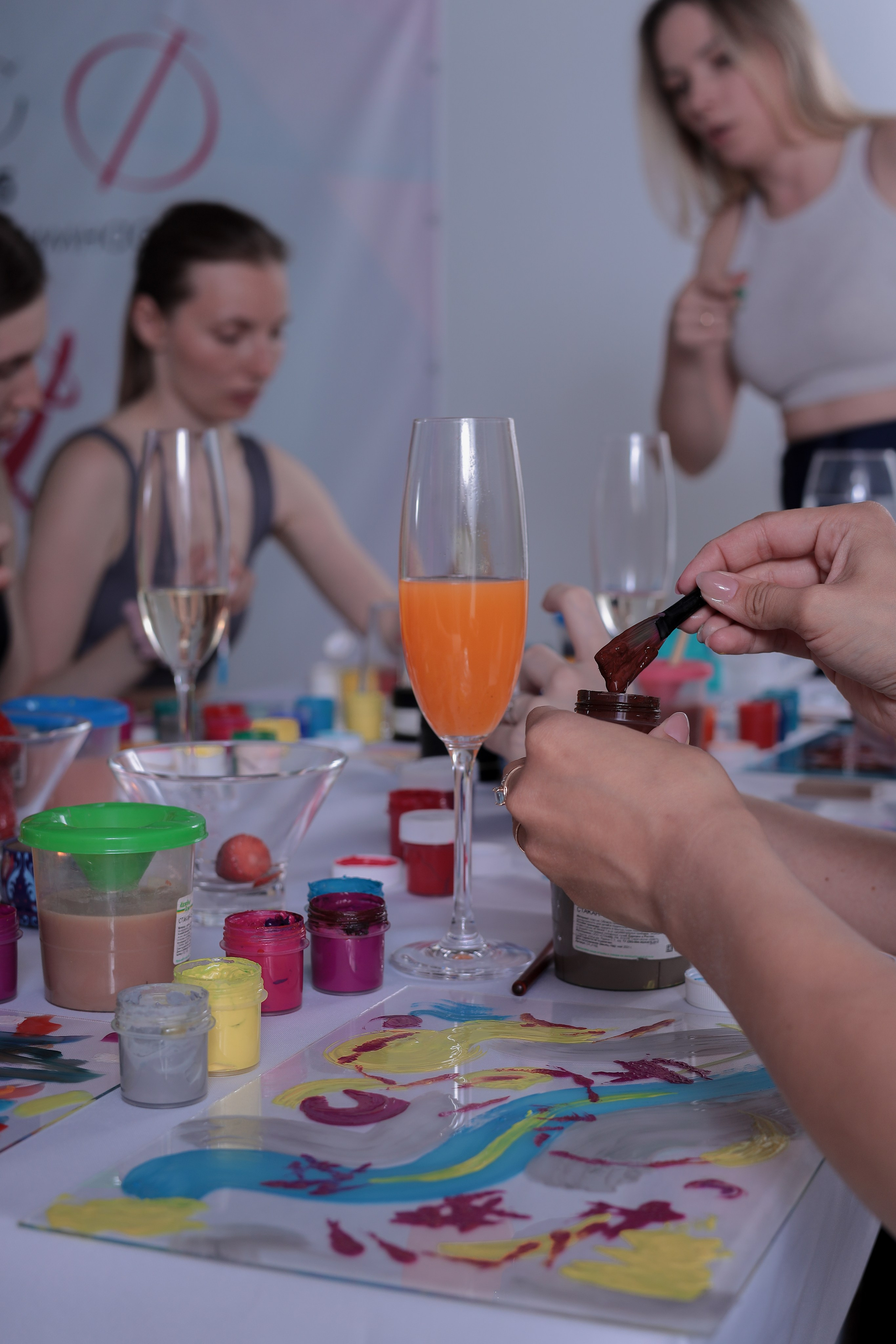 Арт-терапия + аэройога. Фотограф Надршина Лилия