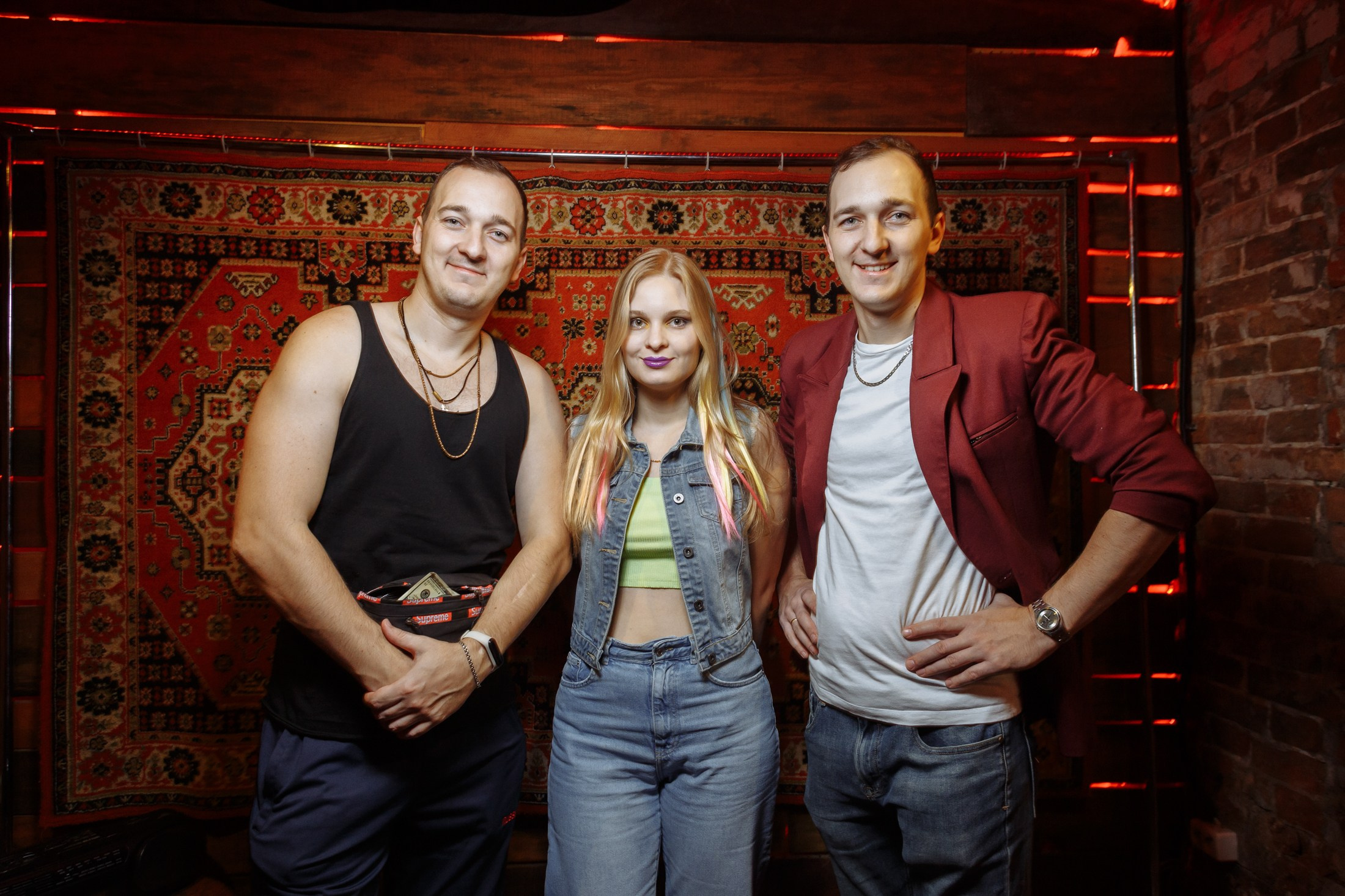 День рождения Кати в стиле 90-00х. Событийный фотограф Максим Бескоровайновнов