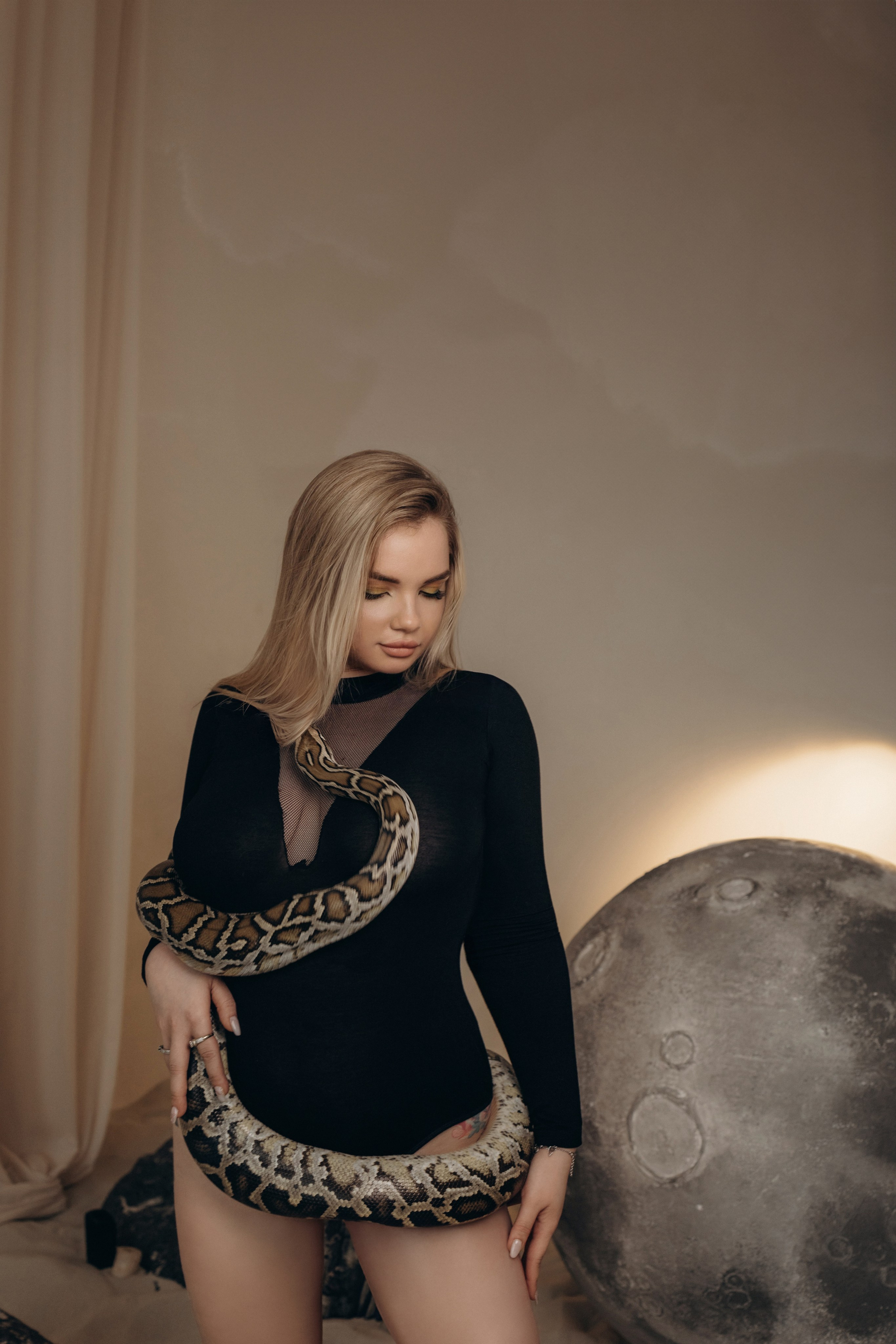 Даша. Змея. Фотограф Ксения Железникова