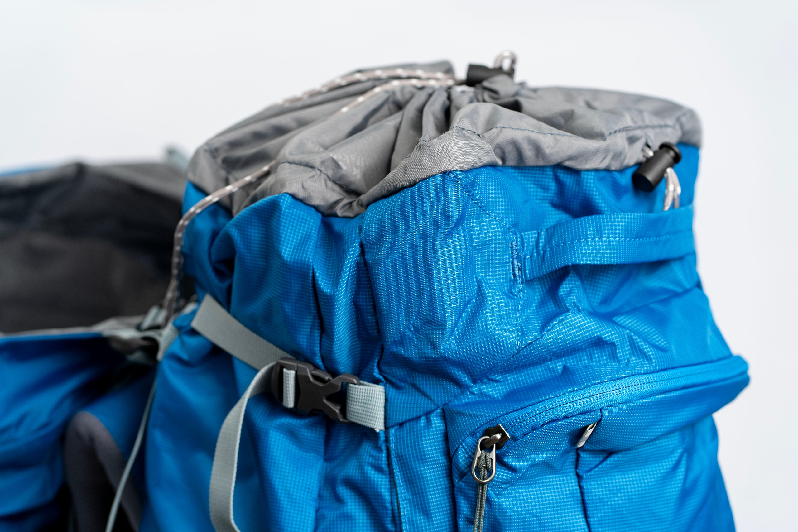 Видеообзор и фотосъемка туристических рюкзаков для маркетплейса. Фото / Видеосъемка в Москве